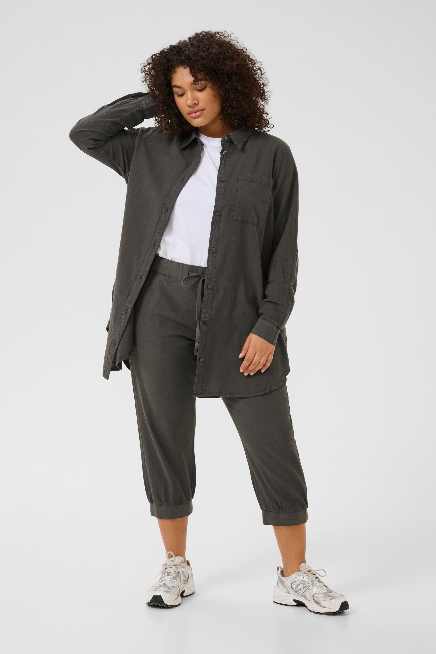 Kaffe Curve Nana Capri Pants in Charcoal