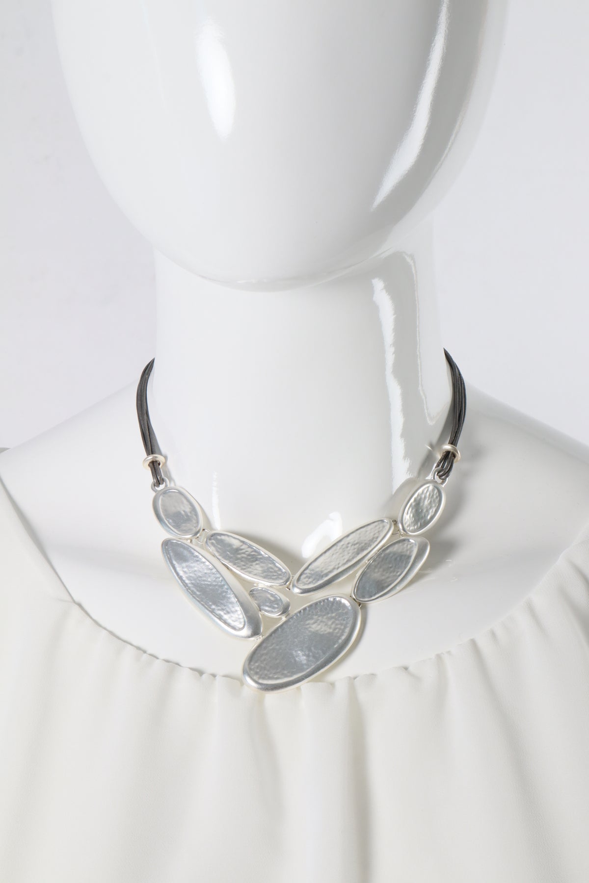 Frida Necklace in Silver with Grey Chain