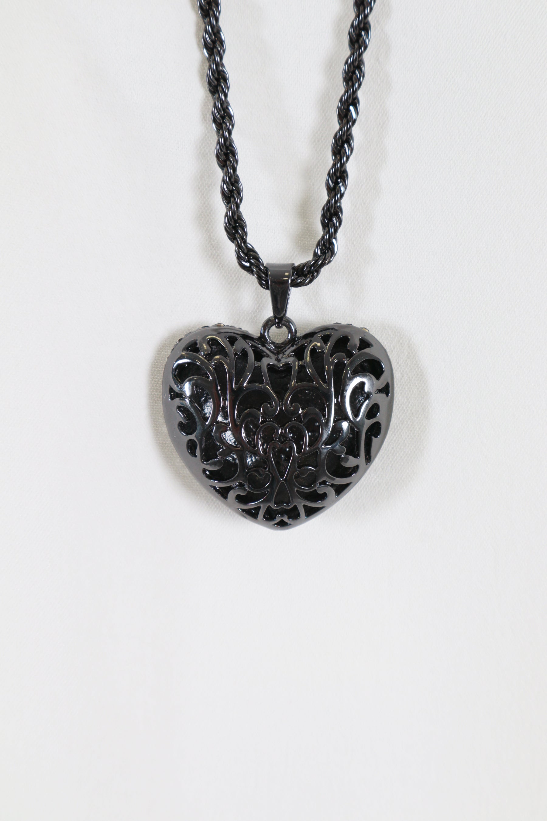 Lara heart necklace in Grey