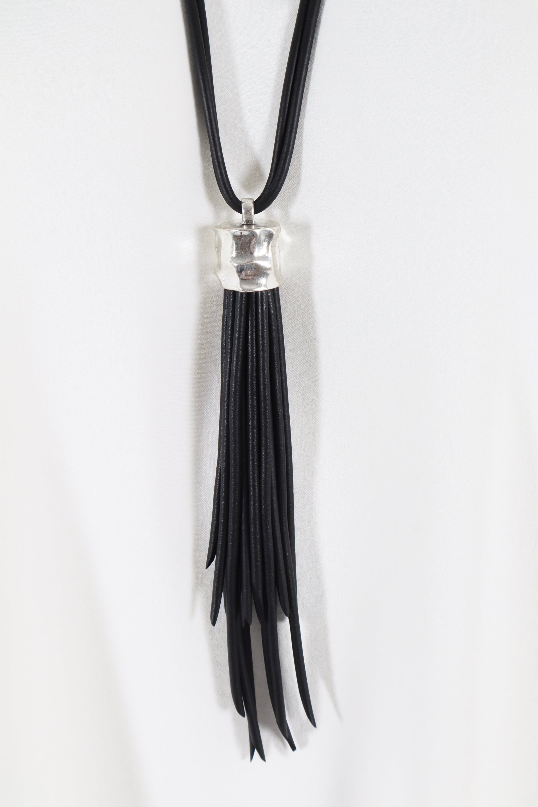 Indie Necklace in Black