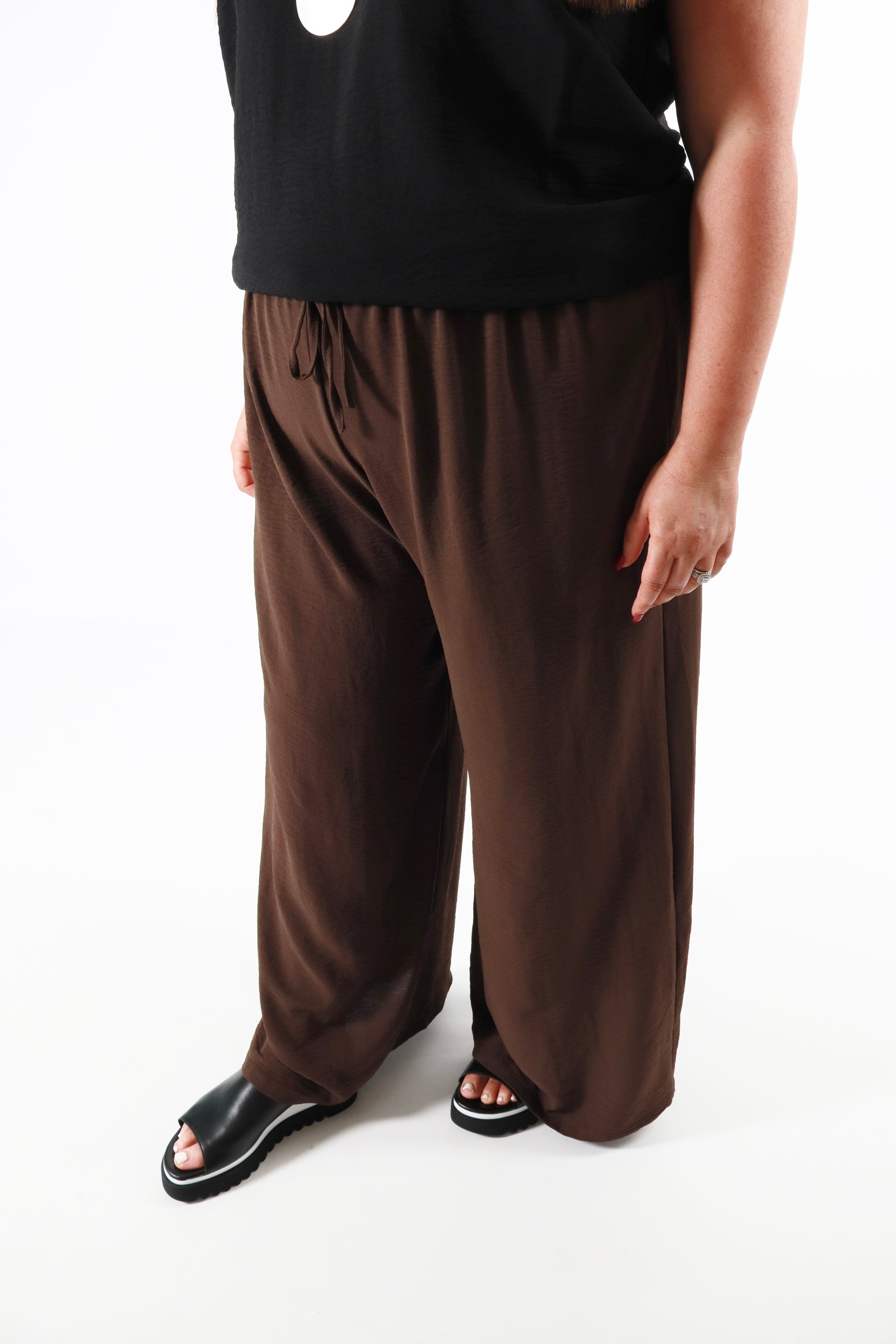 Bella Wide Leg Trousers in Brown