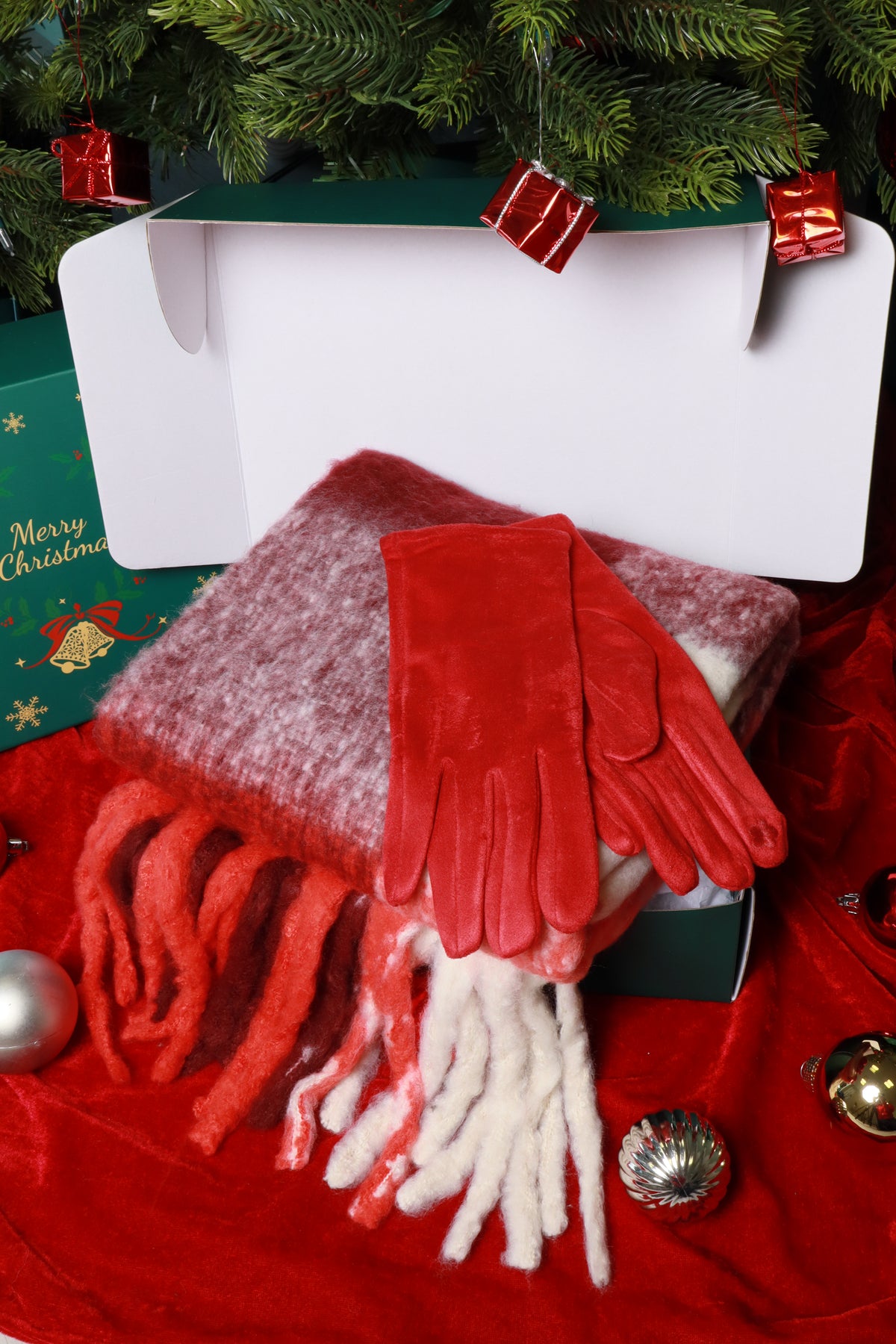 Robin Christmas Gift Box