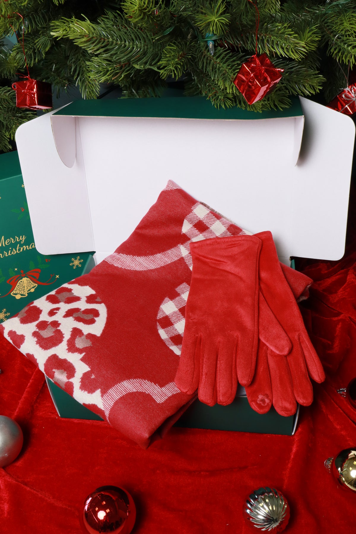 Clara Christmas Gift Box