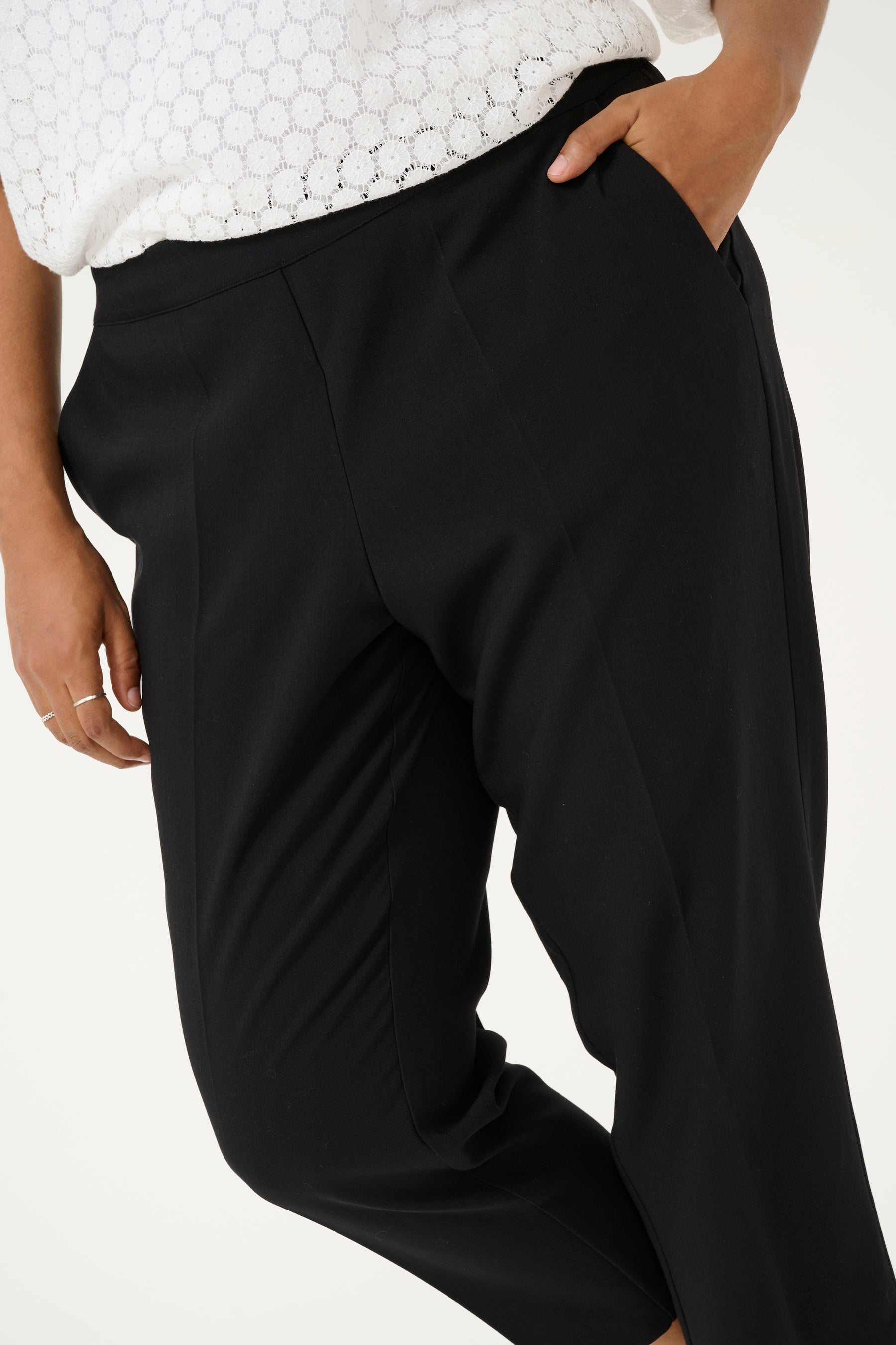 Kaffe Curve Elia Crop Trousers in Black