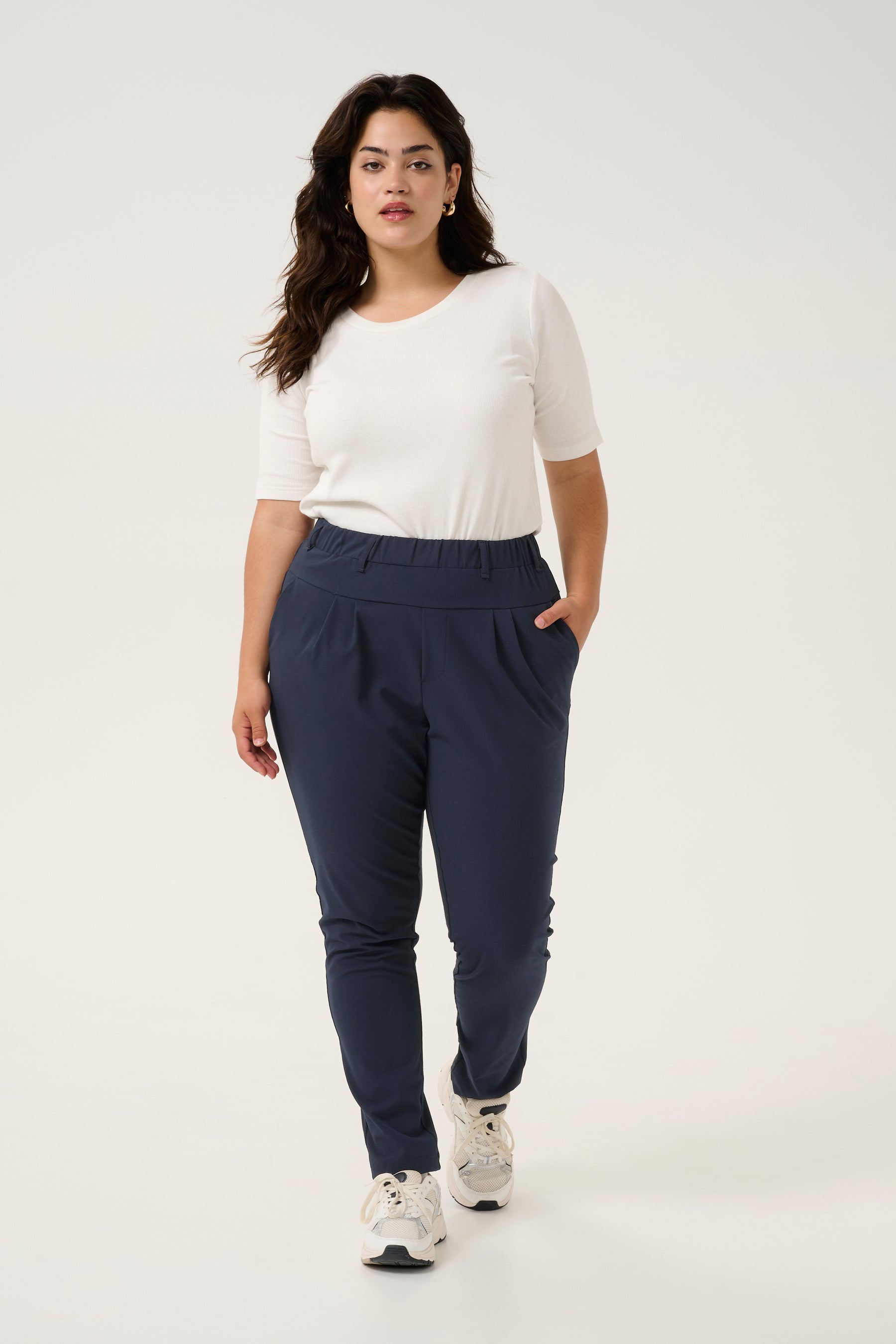 Kaffe Curve Jia Trousers in Navy