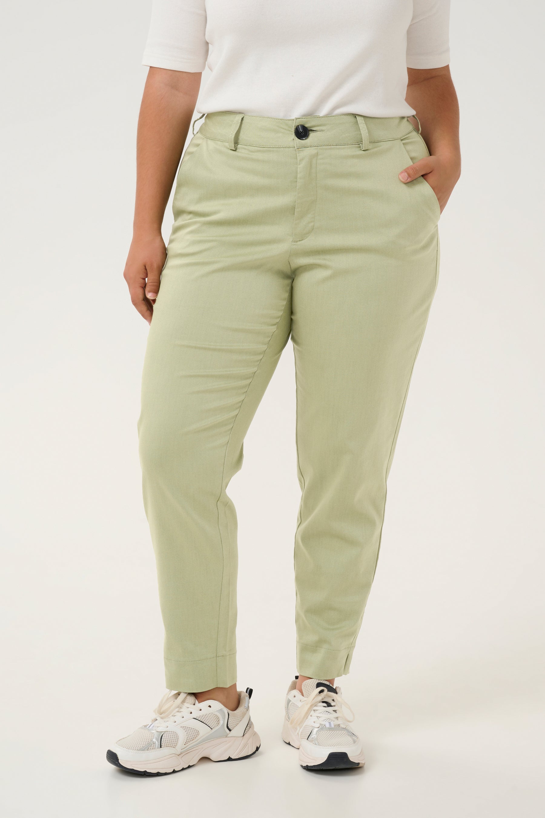 Kaffe Curve Leana Chino in Green