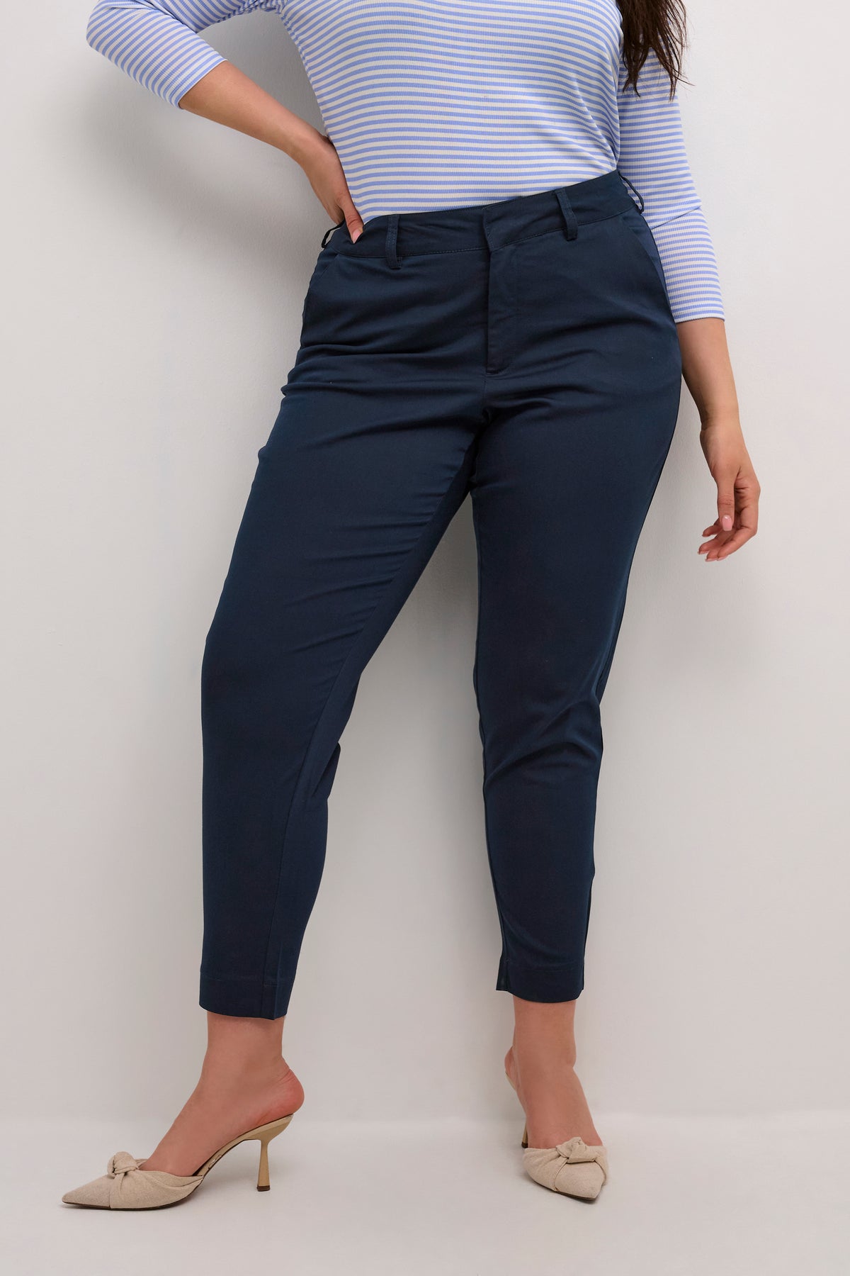 Kaffe Curve Leana Chino in Navy