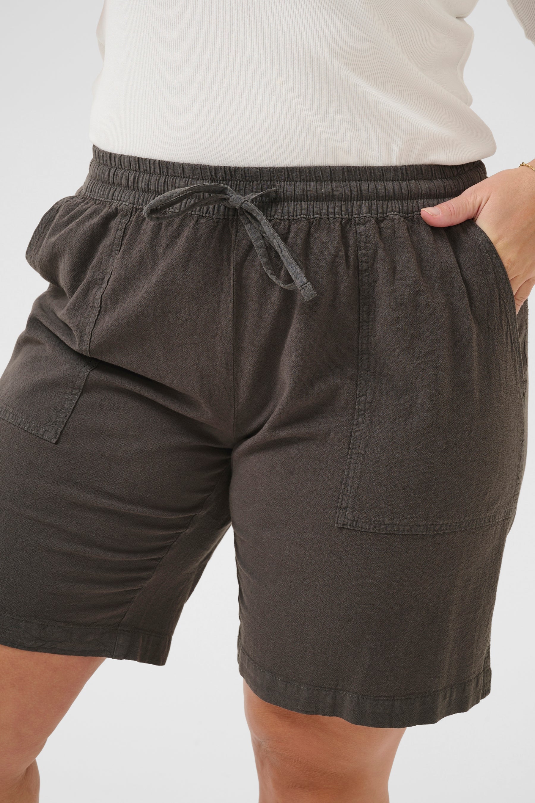 Kaffe Curve Liah Shorts in Charcoal