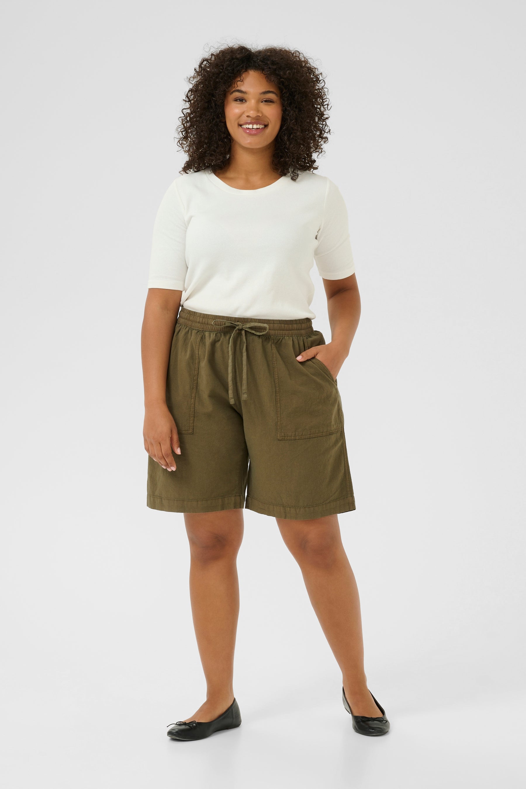 Kaffe Curve Liah Shorts in Khaki