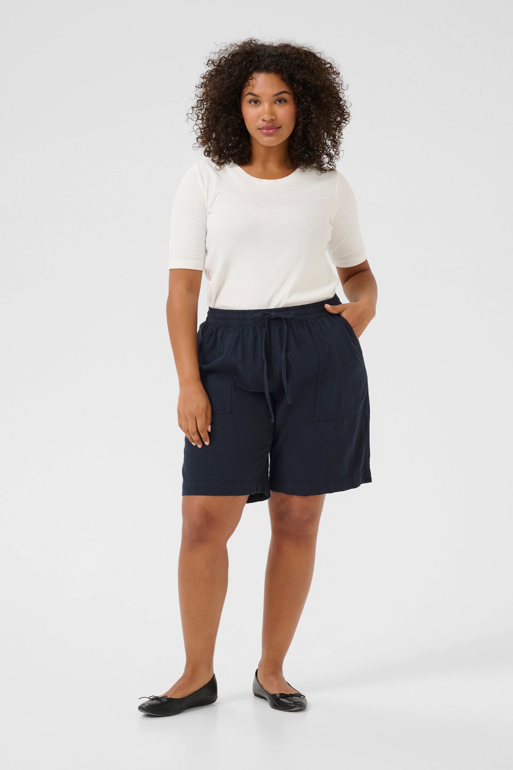 Kaffe Curve Liah Shorts in Navy