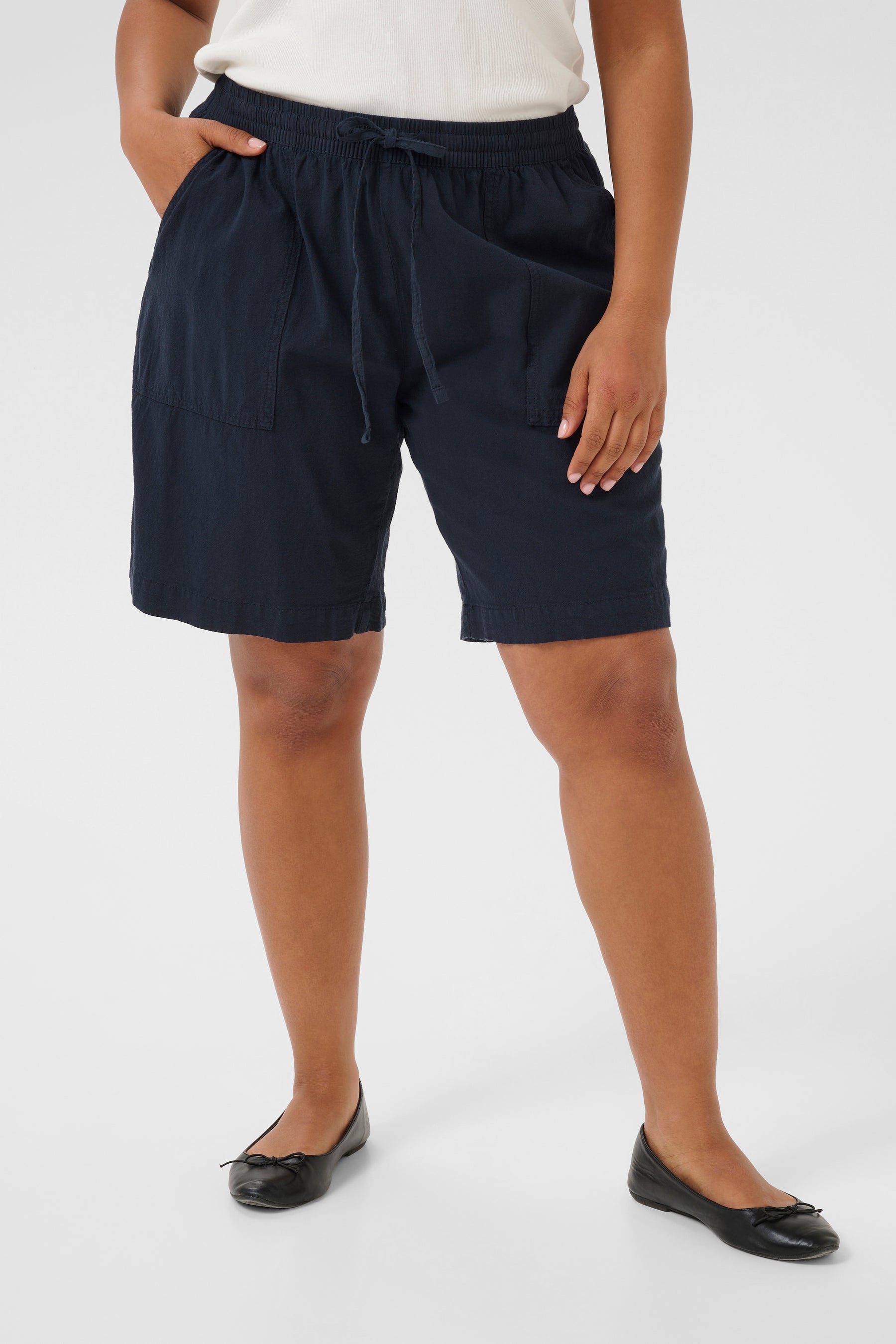 Kaffe Curve Liah Shorts in Navy