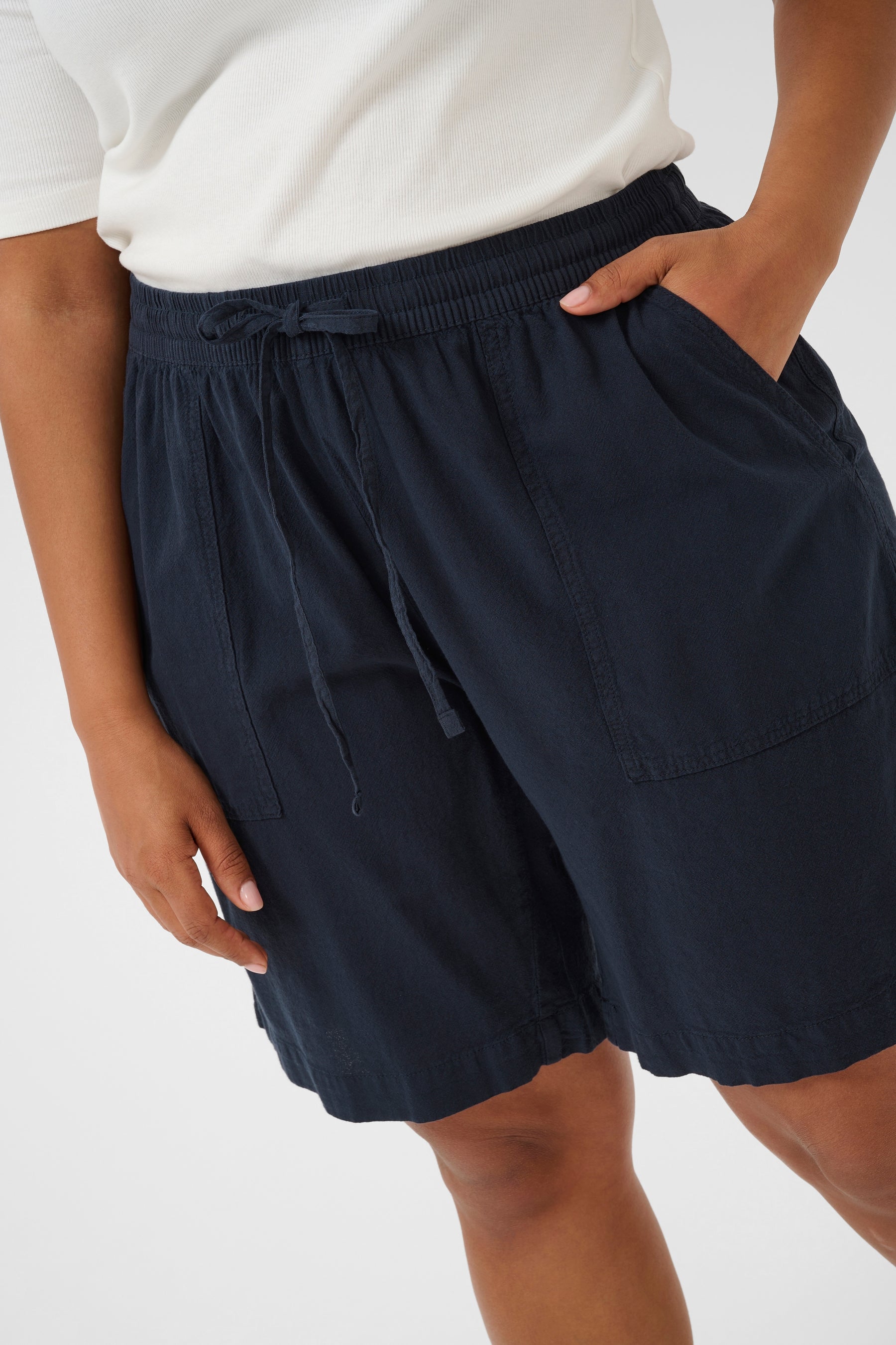 Kaffe Curve Liah Shorts in Navy