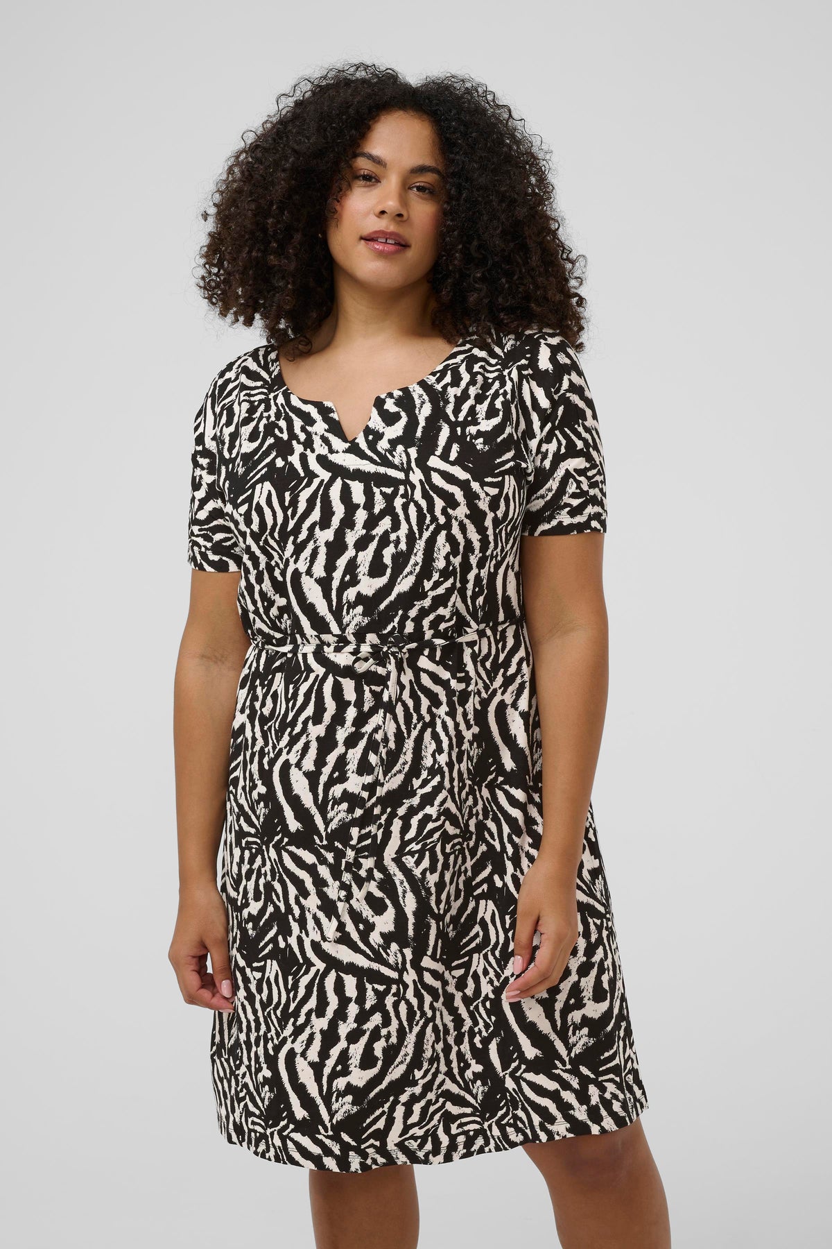 Kaffe Curve Mella Dress in Black, knee length dress with a rounded V neckline and an all over black and white animal print