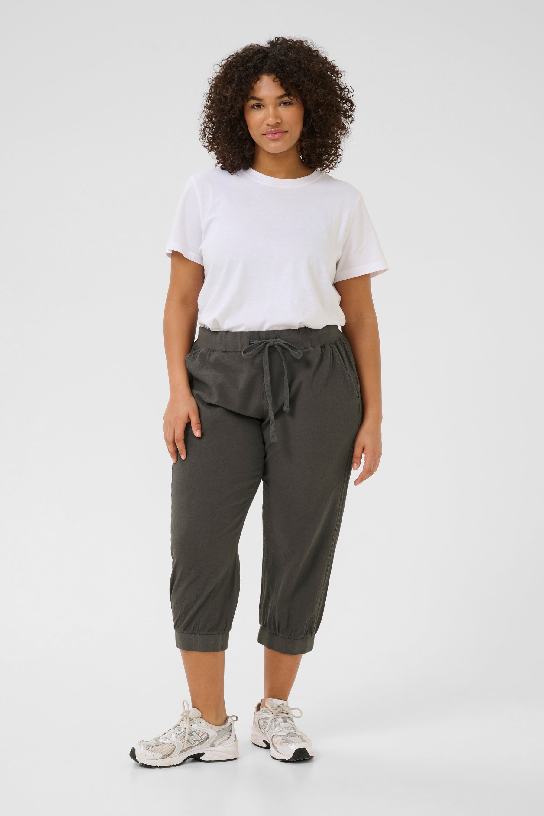 Kaffe Curve Nana Capri Pants in Charcoal