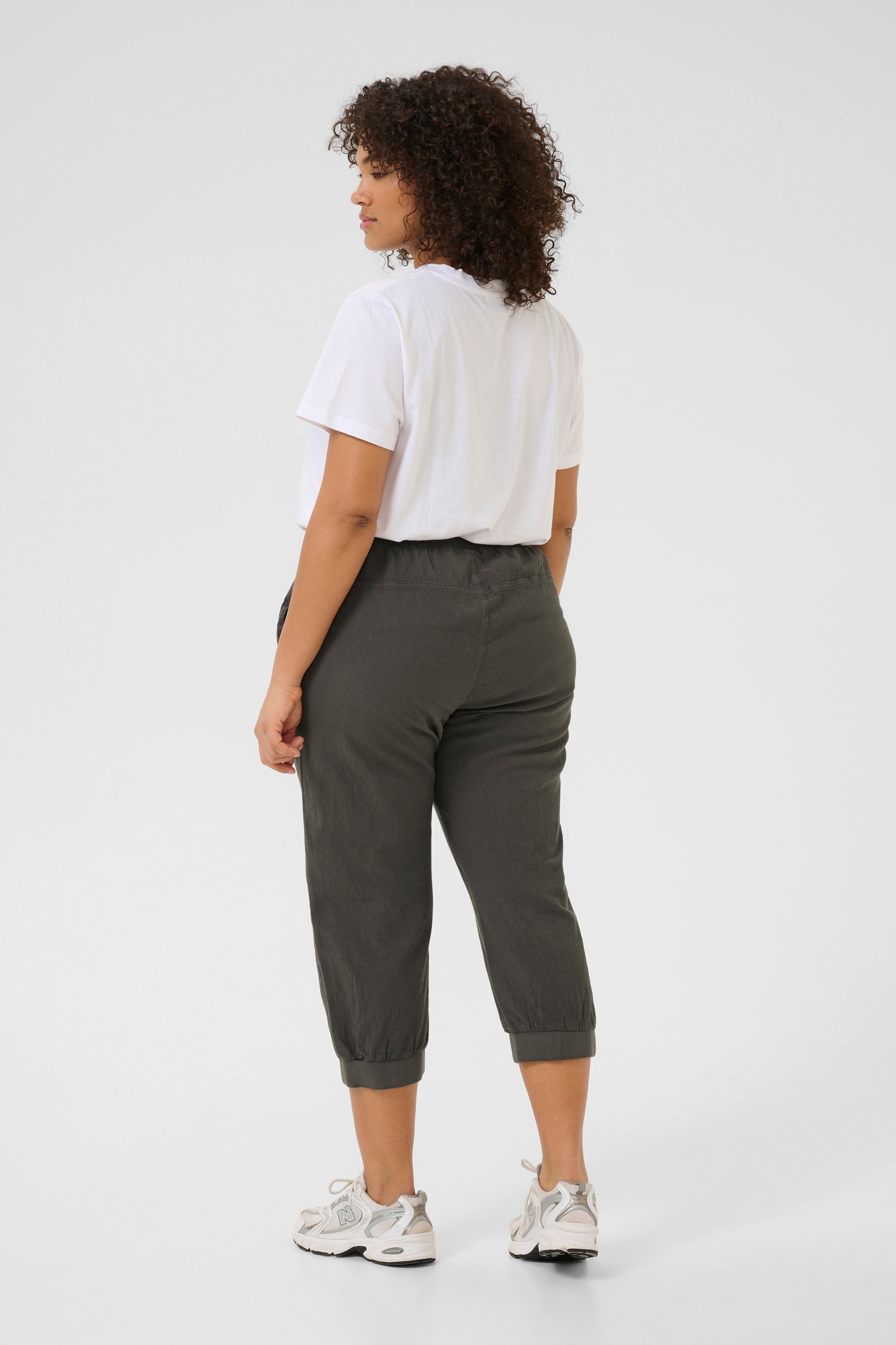 Kaffe Curve Nana Capri Pants in Charcoal
