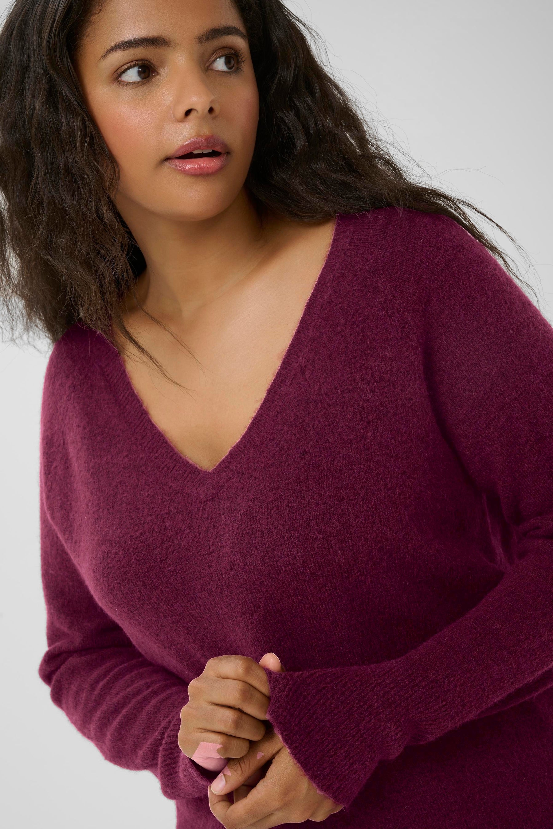 Kaffe Curve Niela V-Neck Jumper in Wine