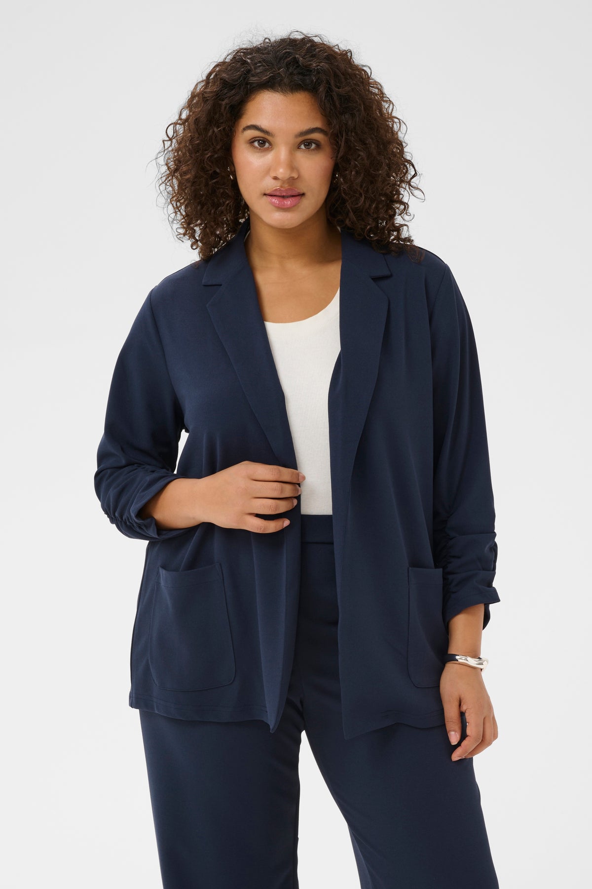 Kaffe Curve Pheolo Blazer in Navy Navy blazer with an open front, collar and lapels, 3/4 length ruched sleeves and front pockets