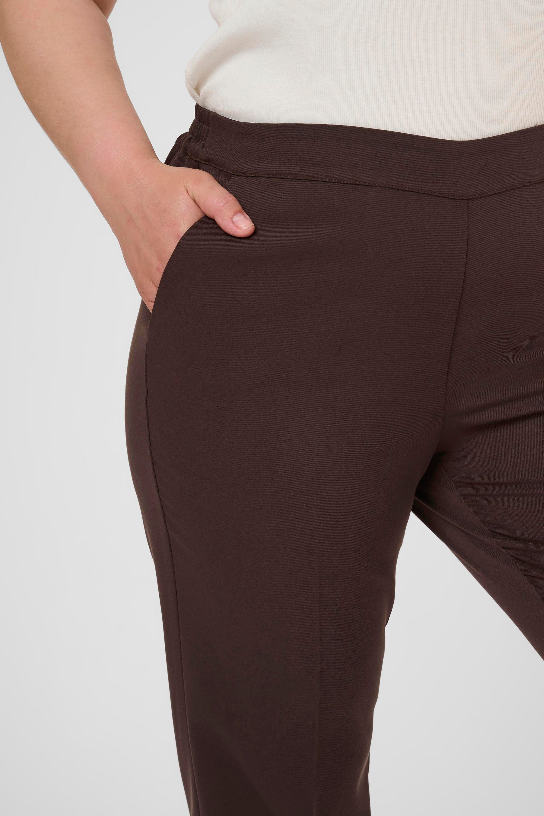 Kaffe Curve Sakira Crop Trousers in Brown