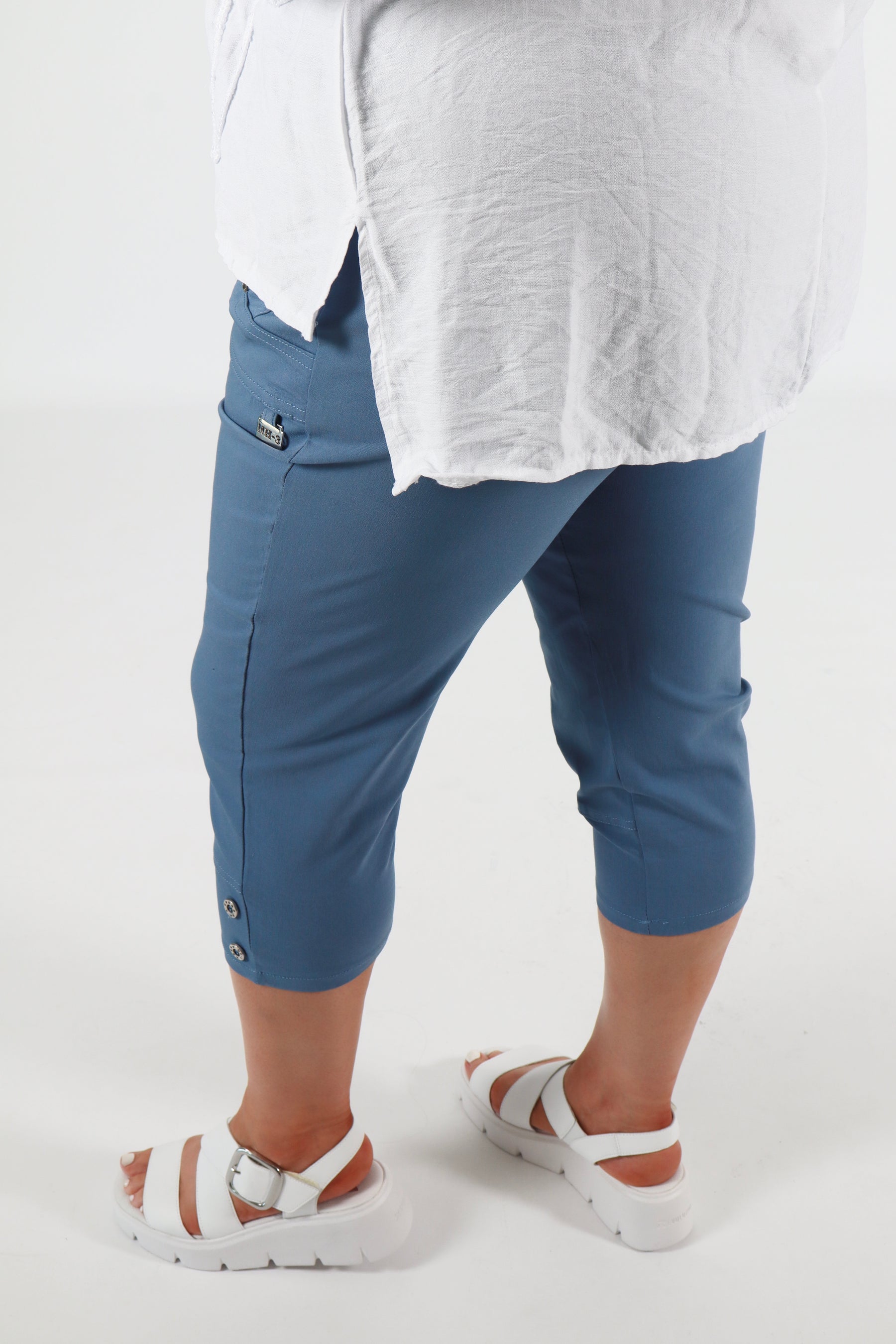 Lucie Crop Trousers in Blue