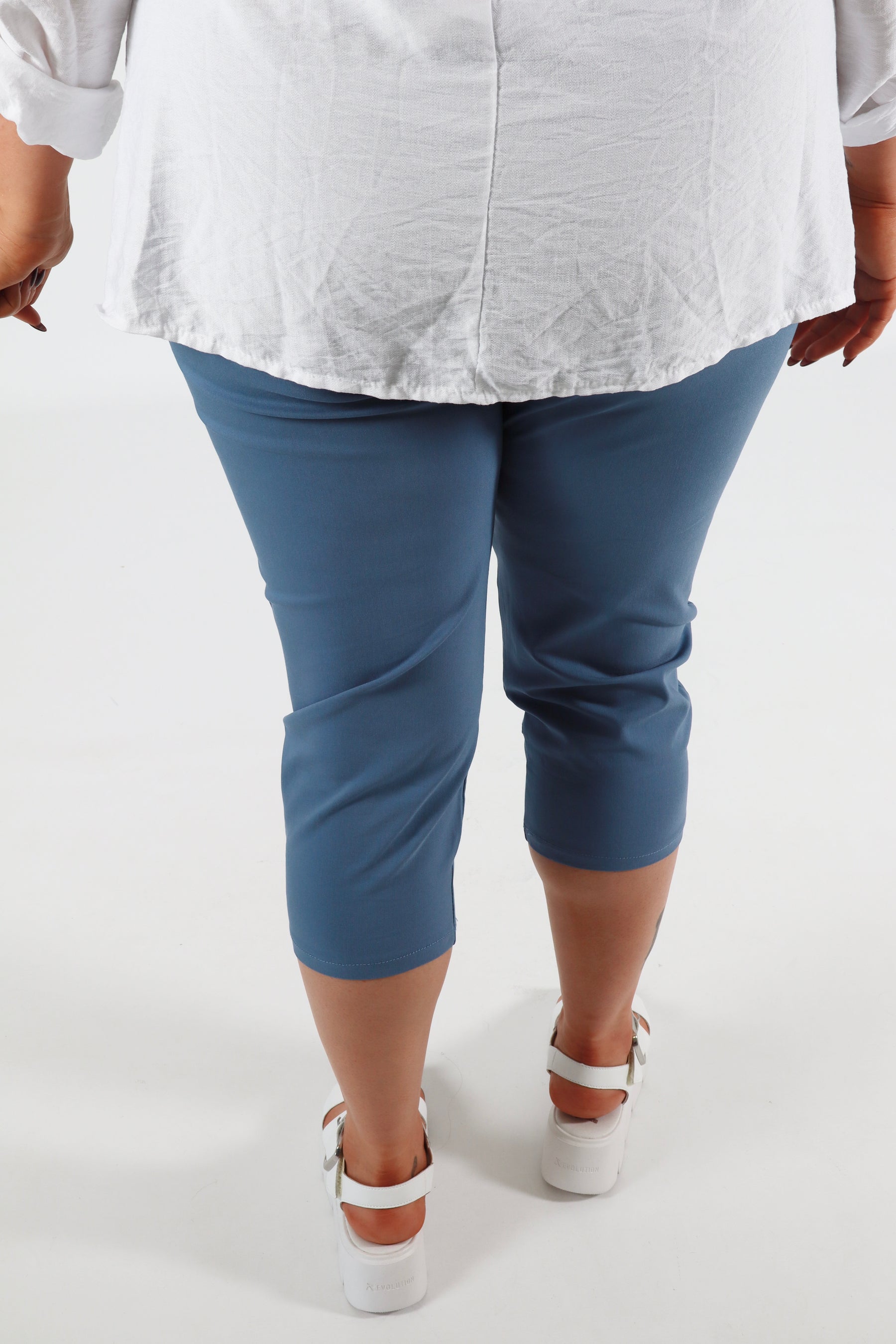 Lucie Crop Trousers in Blue