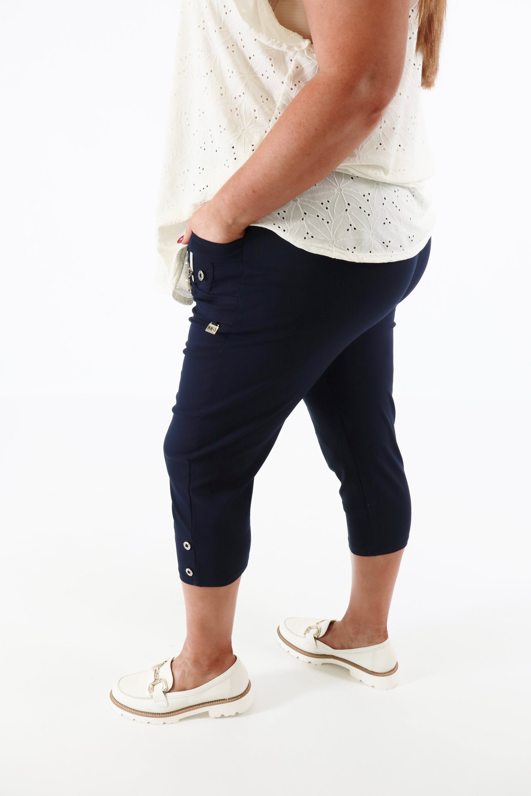 Lucie Crop Trousers in Navy