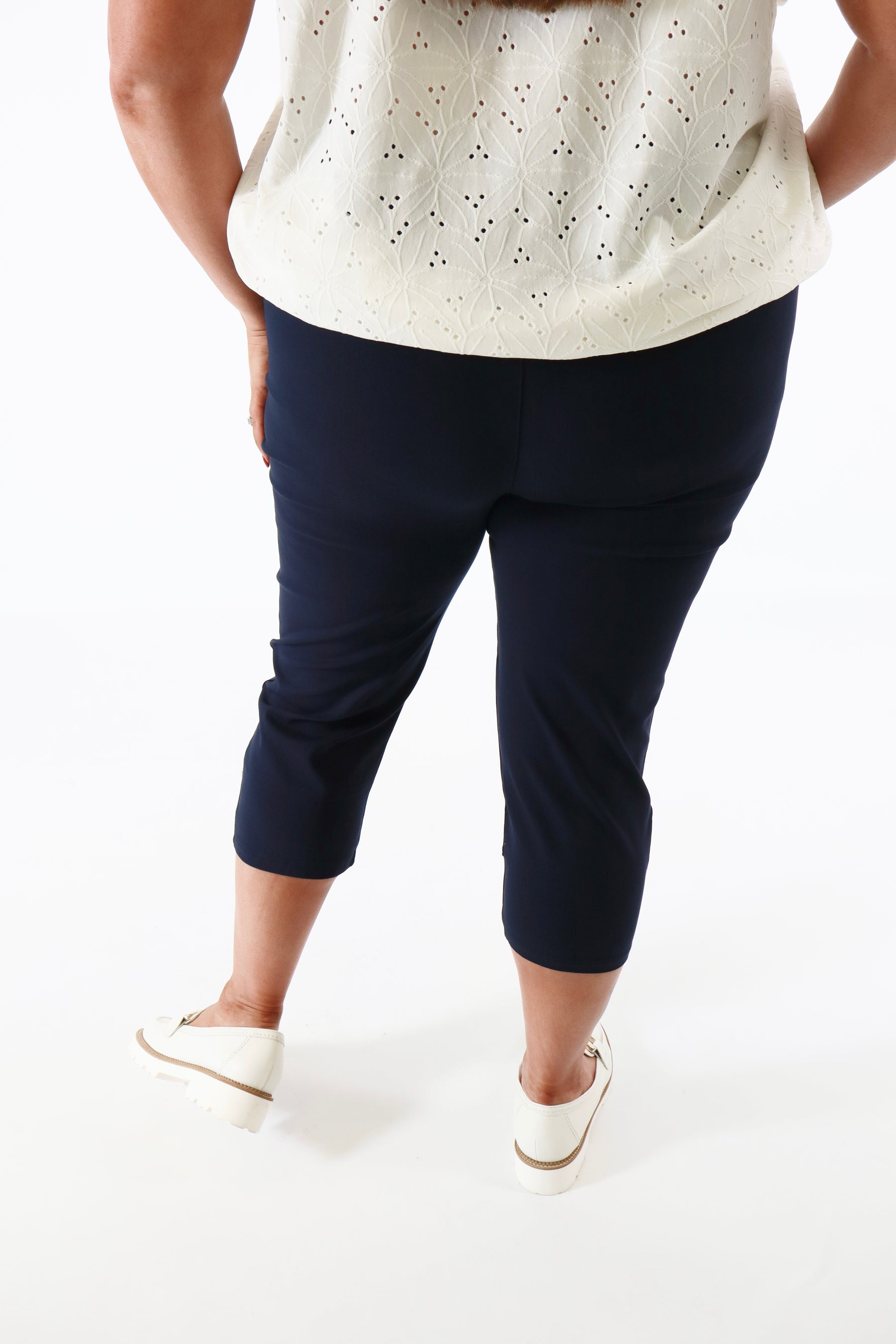 Lucie Crop Trousers in Navy