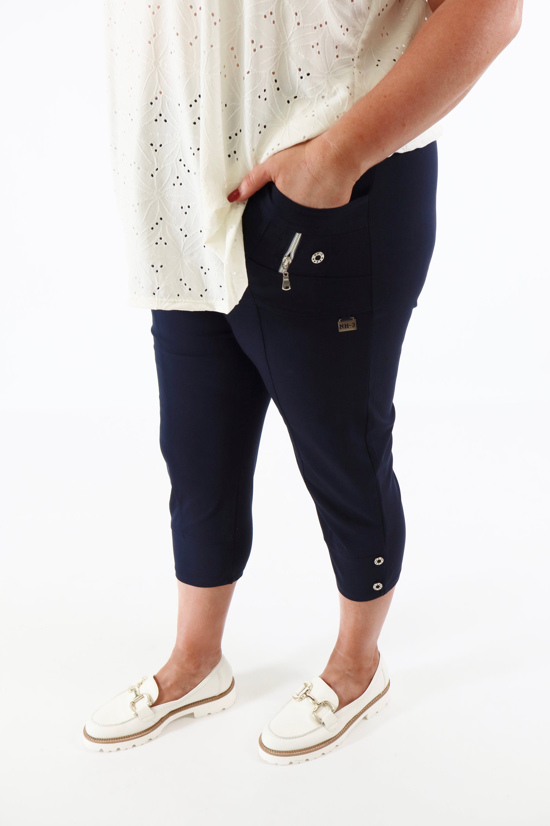 Lucie Crop Trousers in Navy