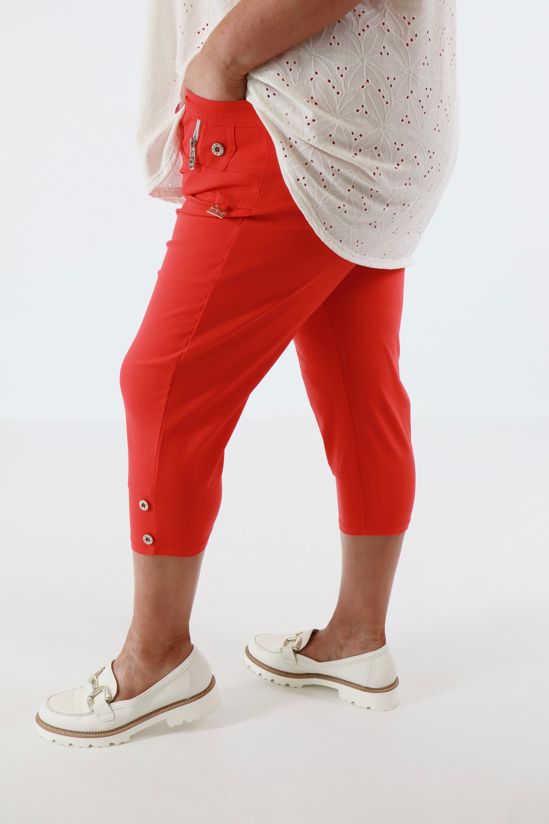 Lucie Crop Trousers in Red