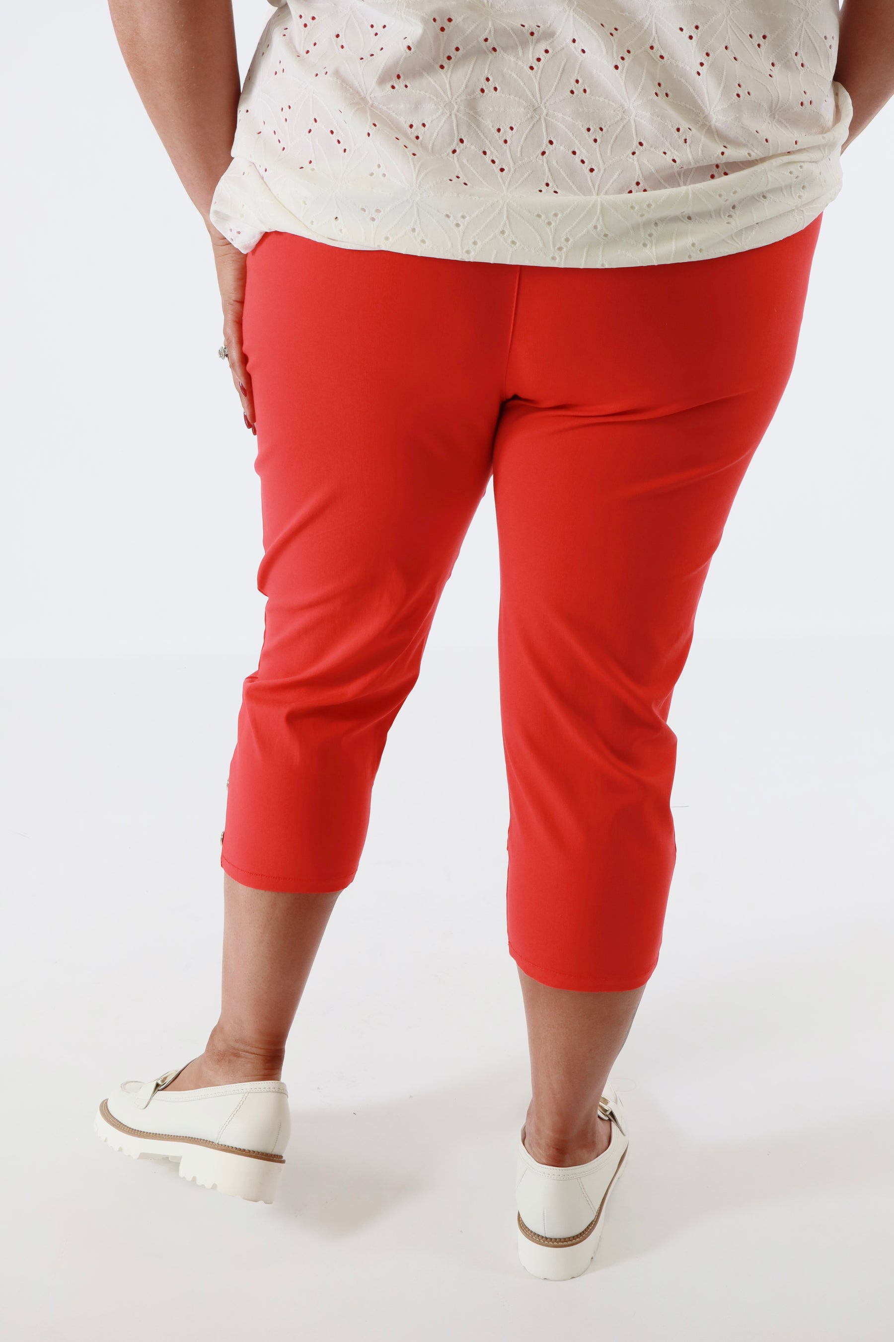 Lucie Crop Trousers in Red