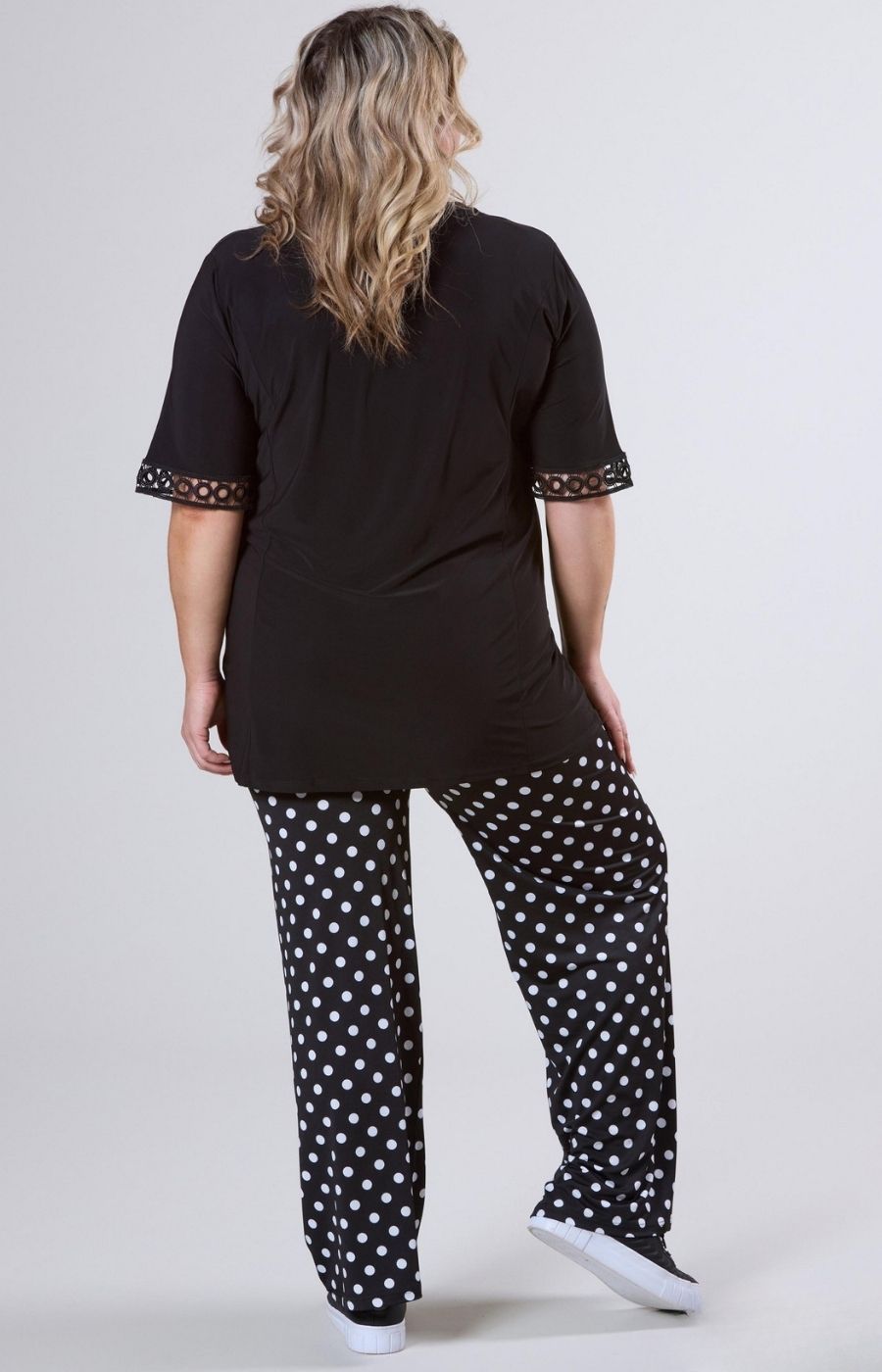 Magna Lace V-Neck Blouse in Black