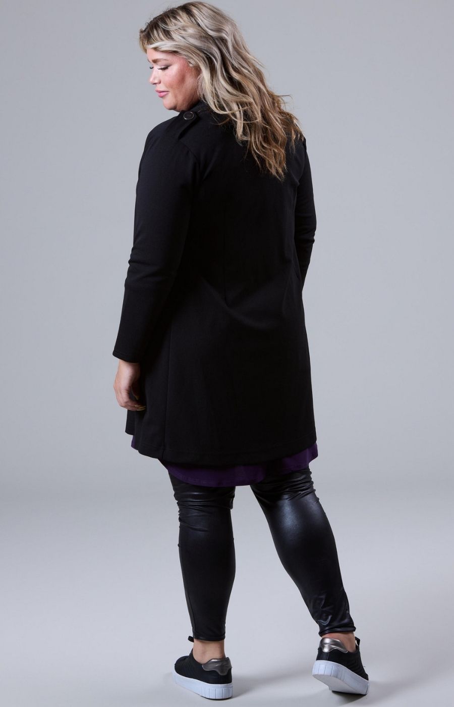 Magna Longline Jacket in Black