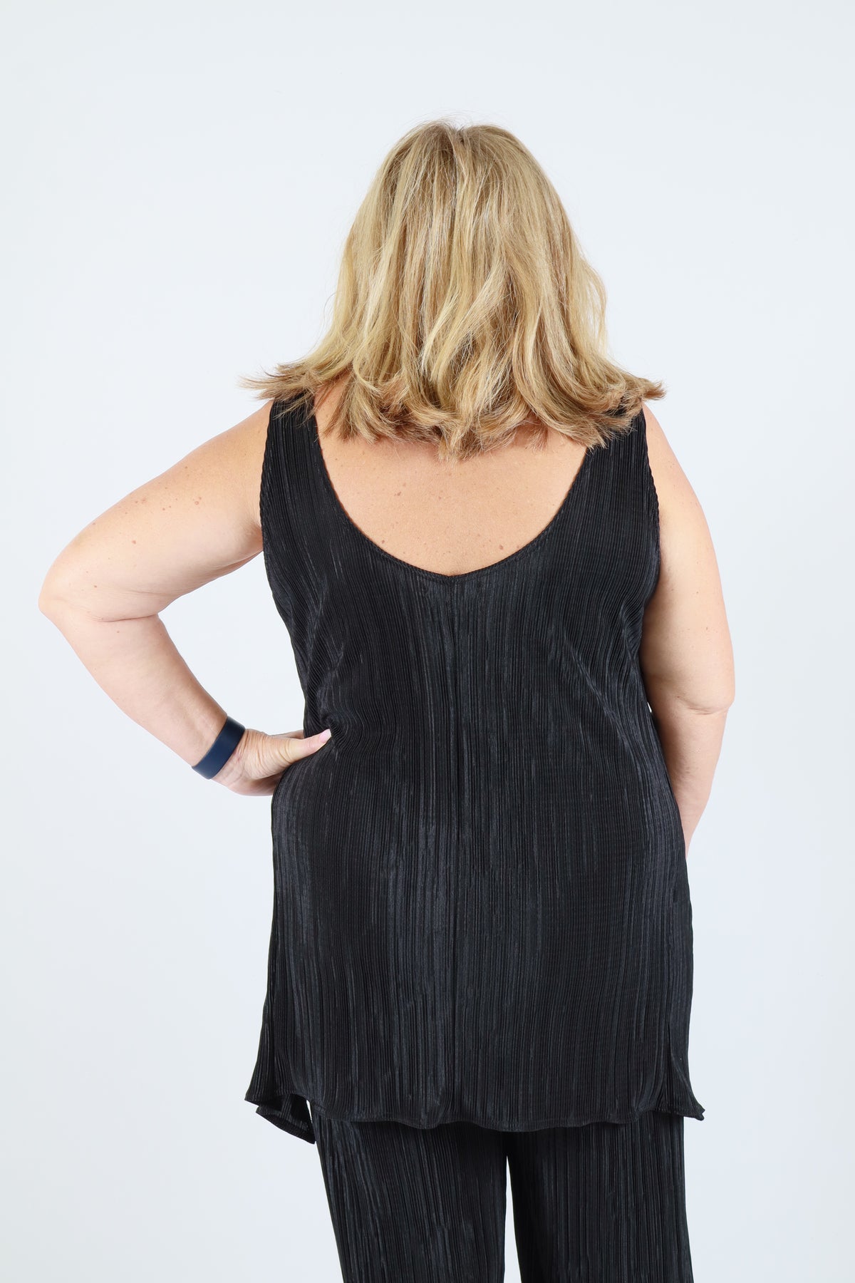 Magna Plisse Vest in Black