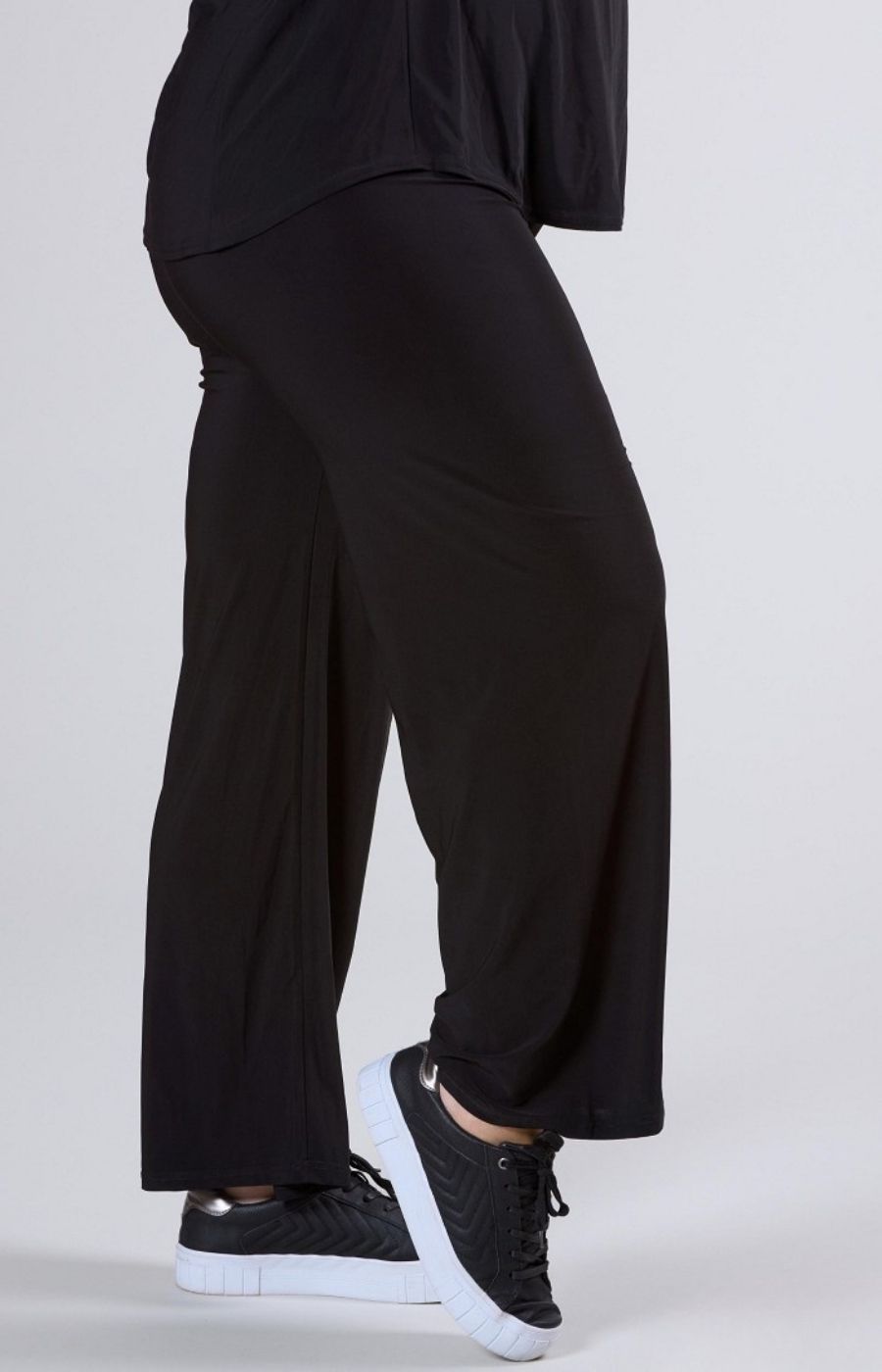 Magna Wide Leg Trousers in Black