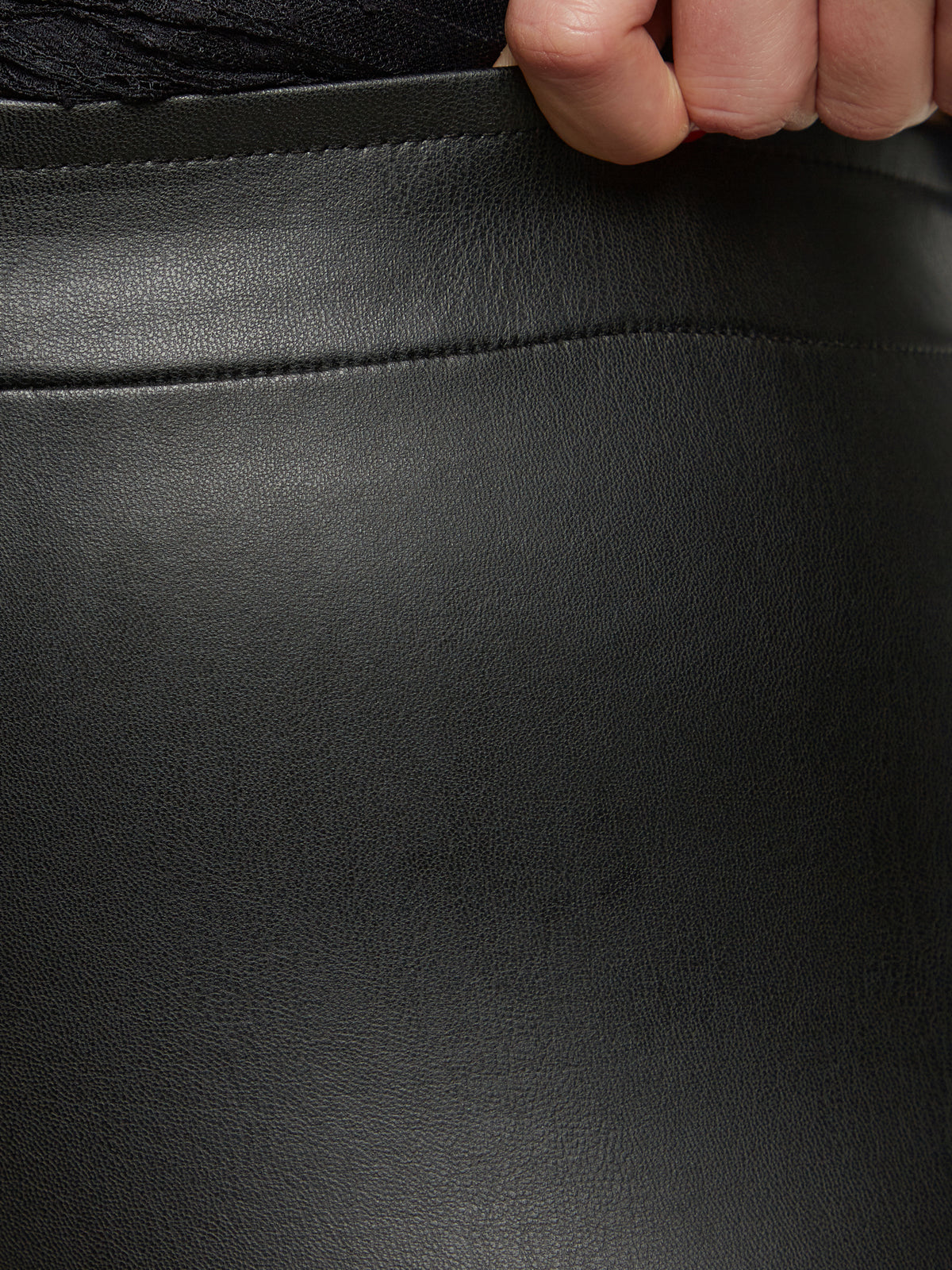 Mat Leather Trousers in Black