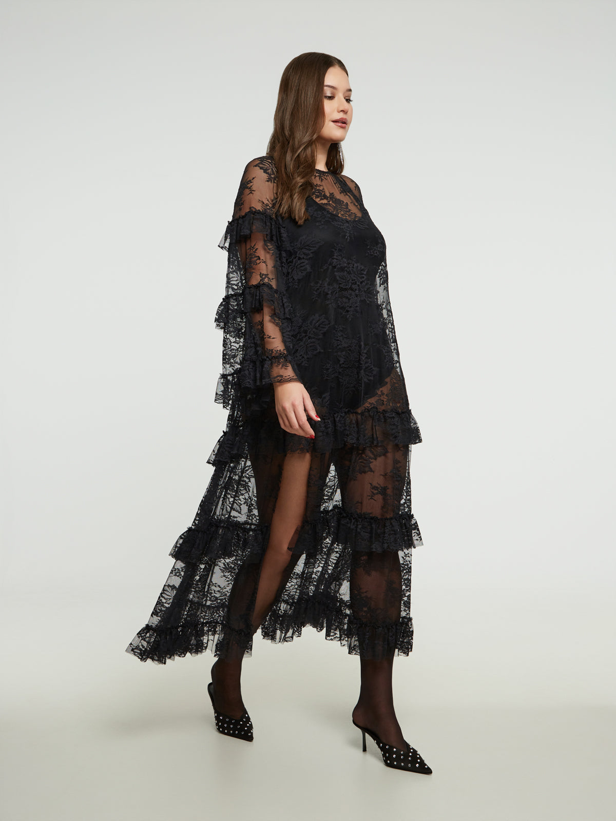 Mat Ruffle Lace Dress in Black
