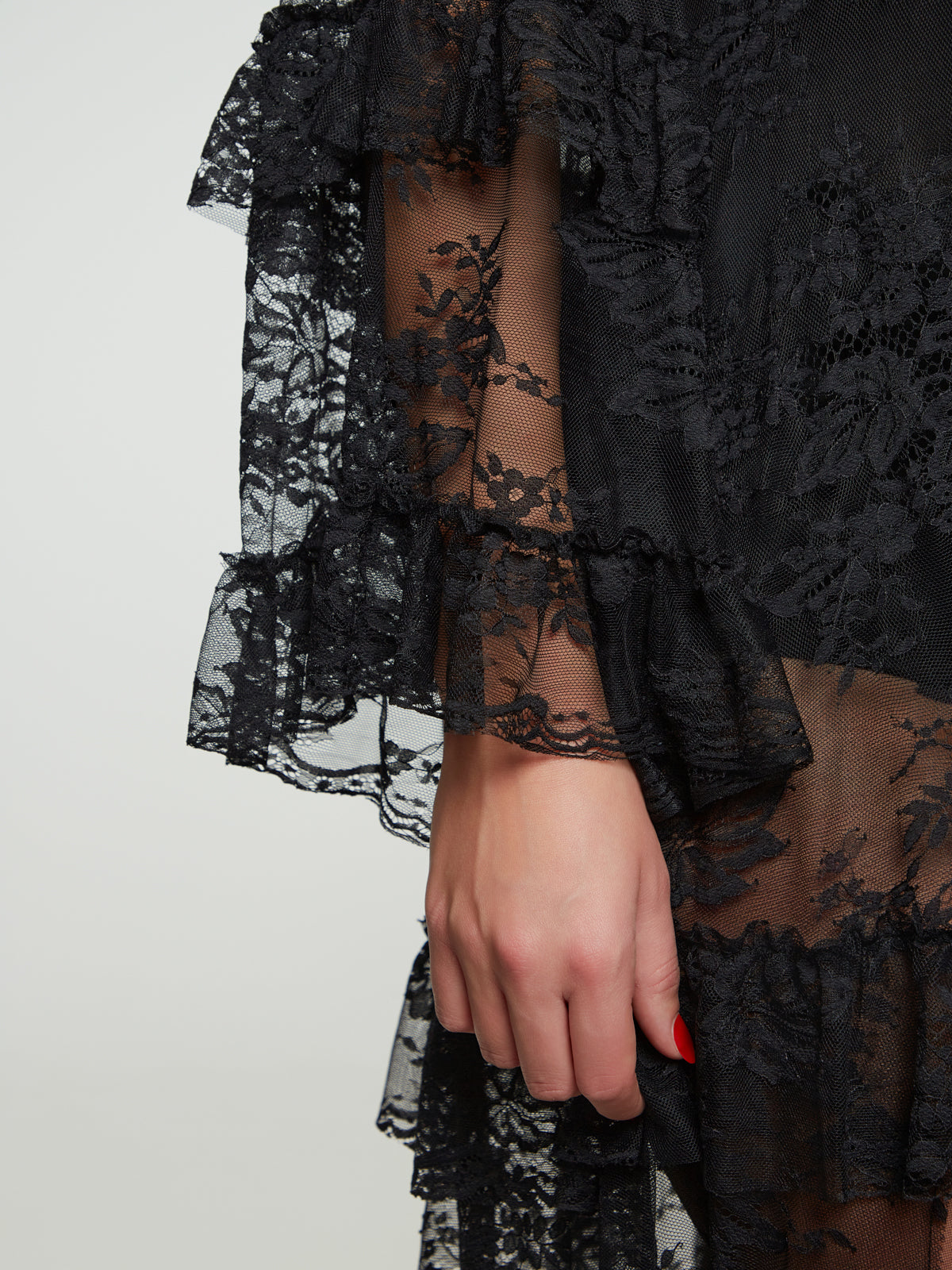 Mat Ruffle Lace Dress in Black
