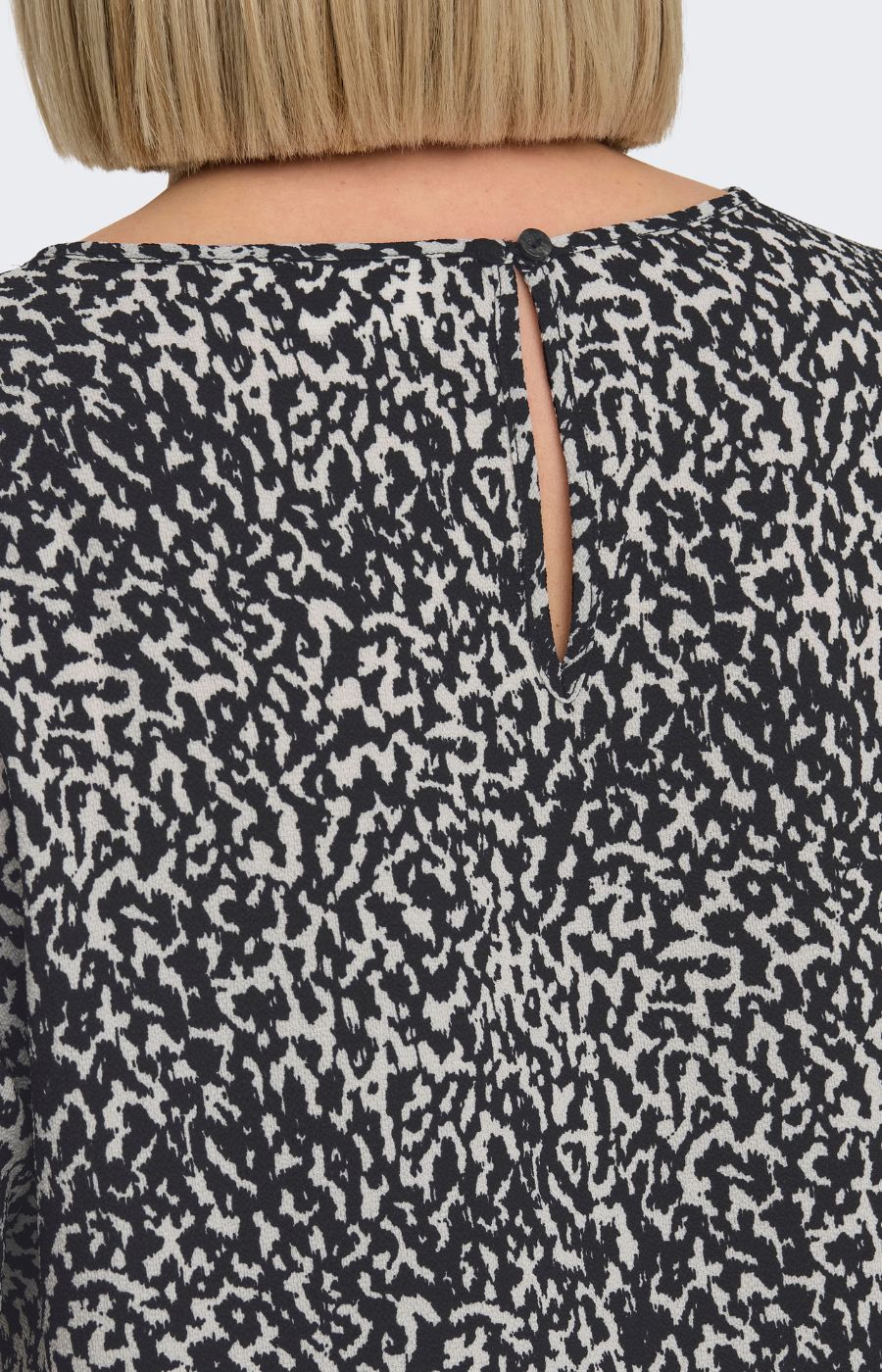 Only Carmakoma Vica Blouse in Black Abstract Print