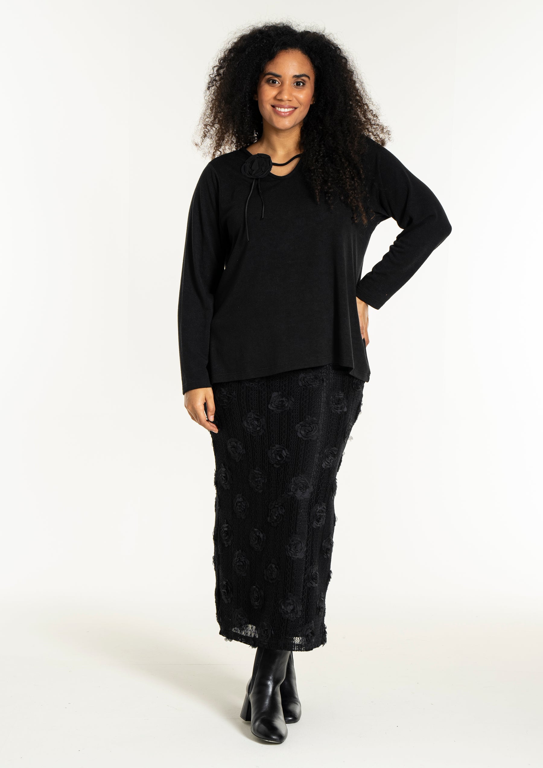 Studio Floral Applique Skirt in Black