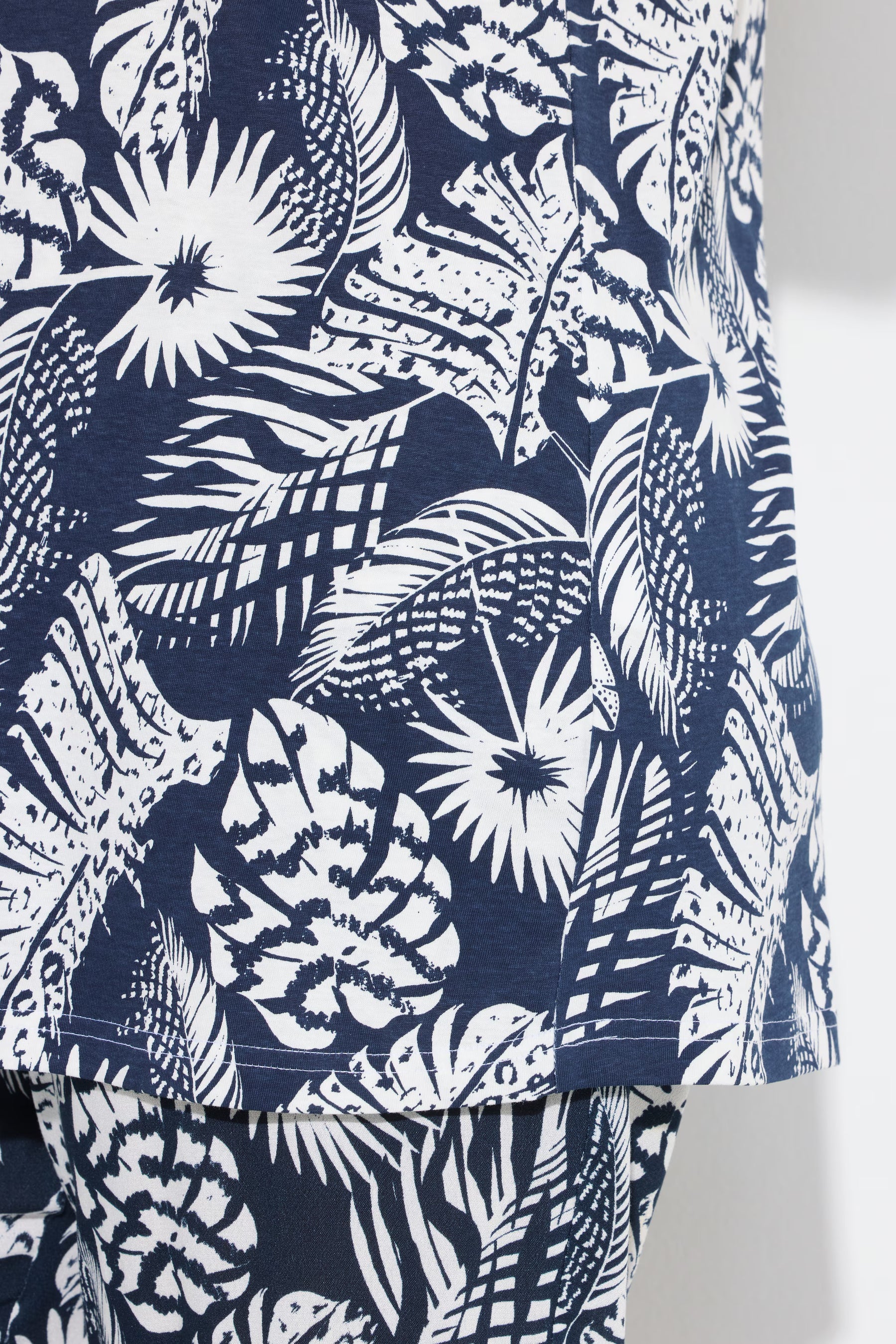 Ulla Popken T-Shirt in Navy Leaf