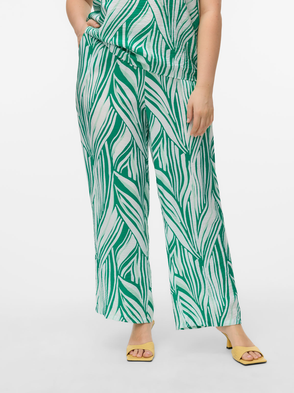 Vero Moda Curve Josie Trousers in Green