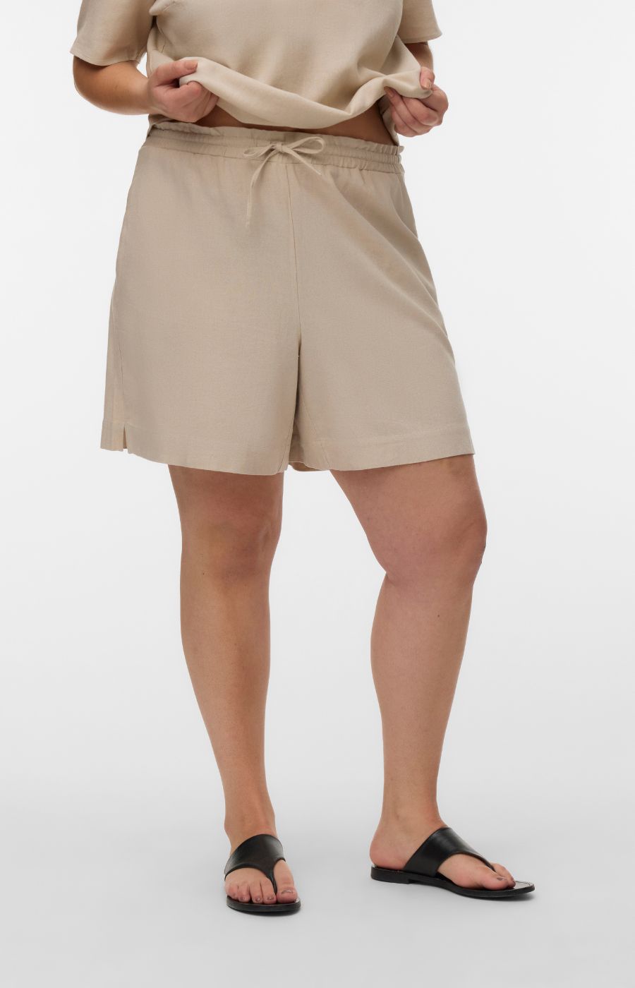Vero Moda Curve Milo Shorts in Beige