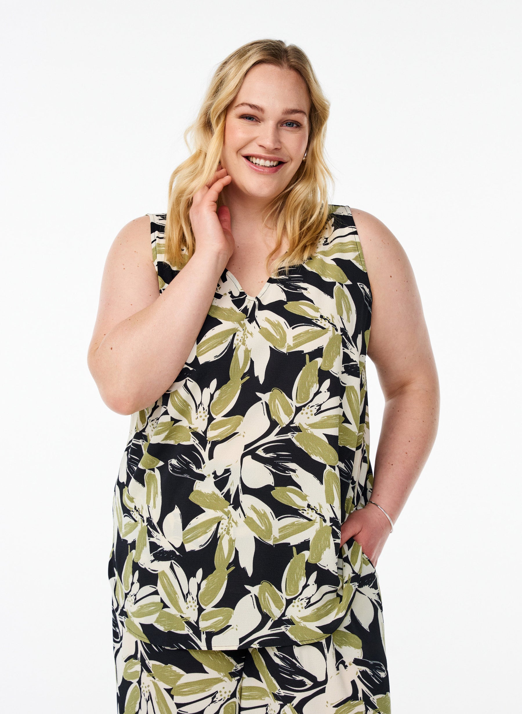 Zizzi Anni Sleeveless Top in Black