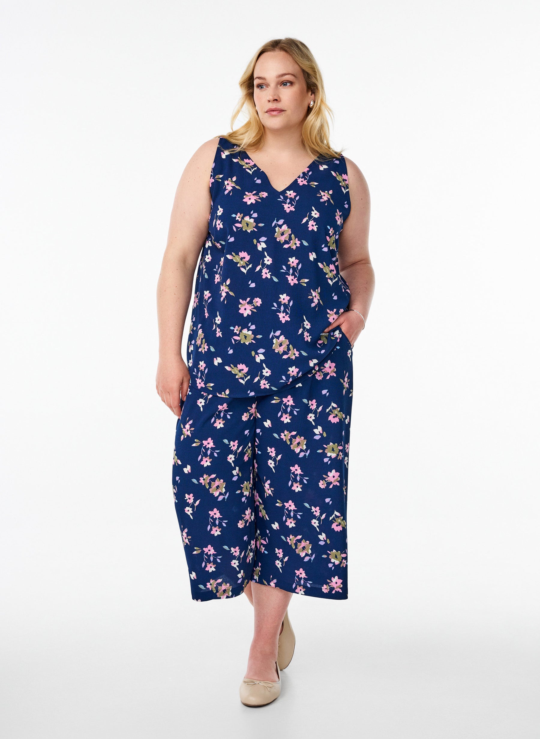 Zizzi Anni Sleeveless Top in Navy