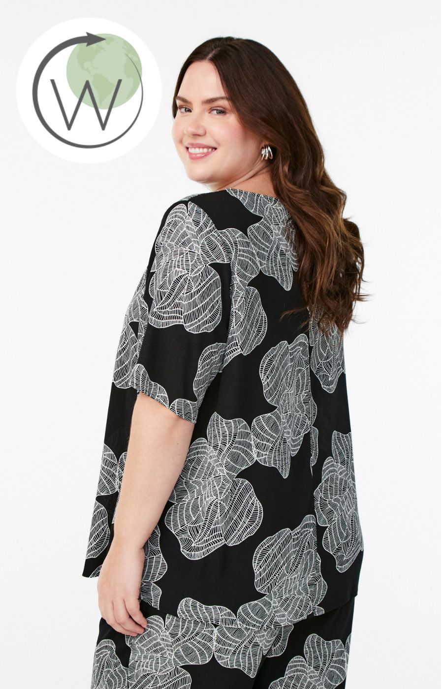 Zizzi Bella Blouse in Black Flowers