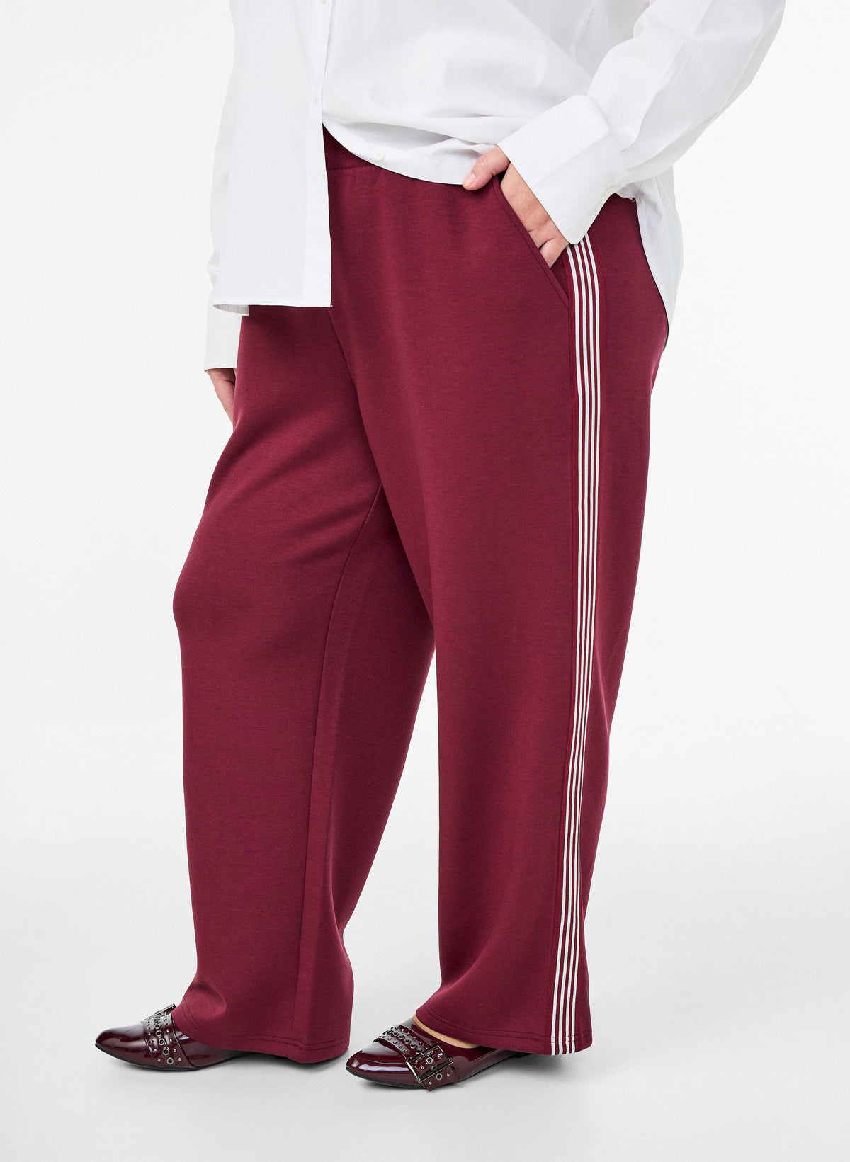 Zizzi Cleo Trouser in Burgundy