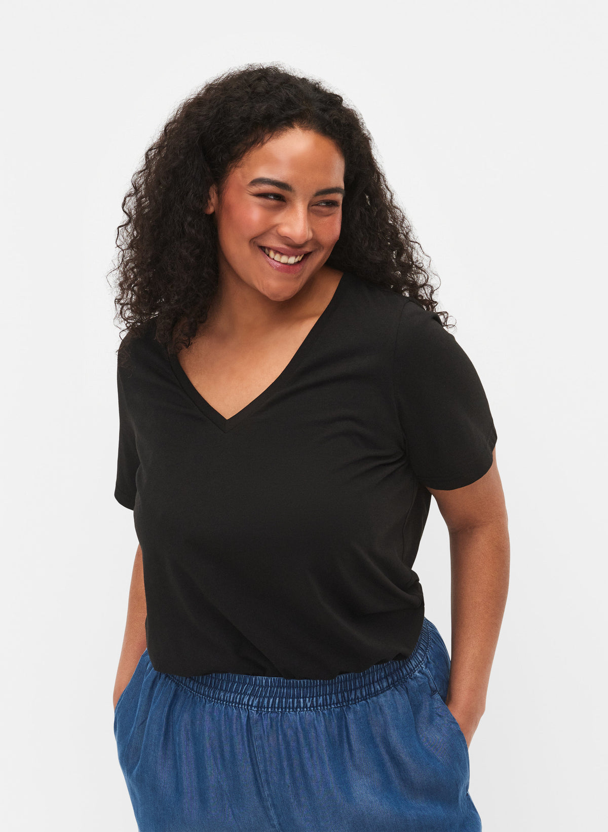 Zizzi Katja V-Neck T-Shirt in Black