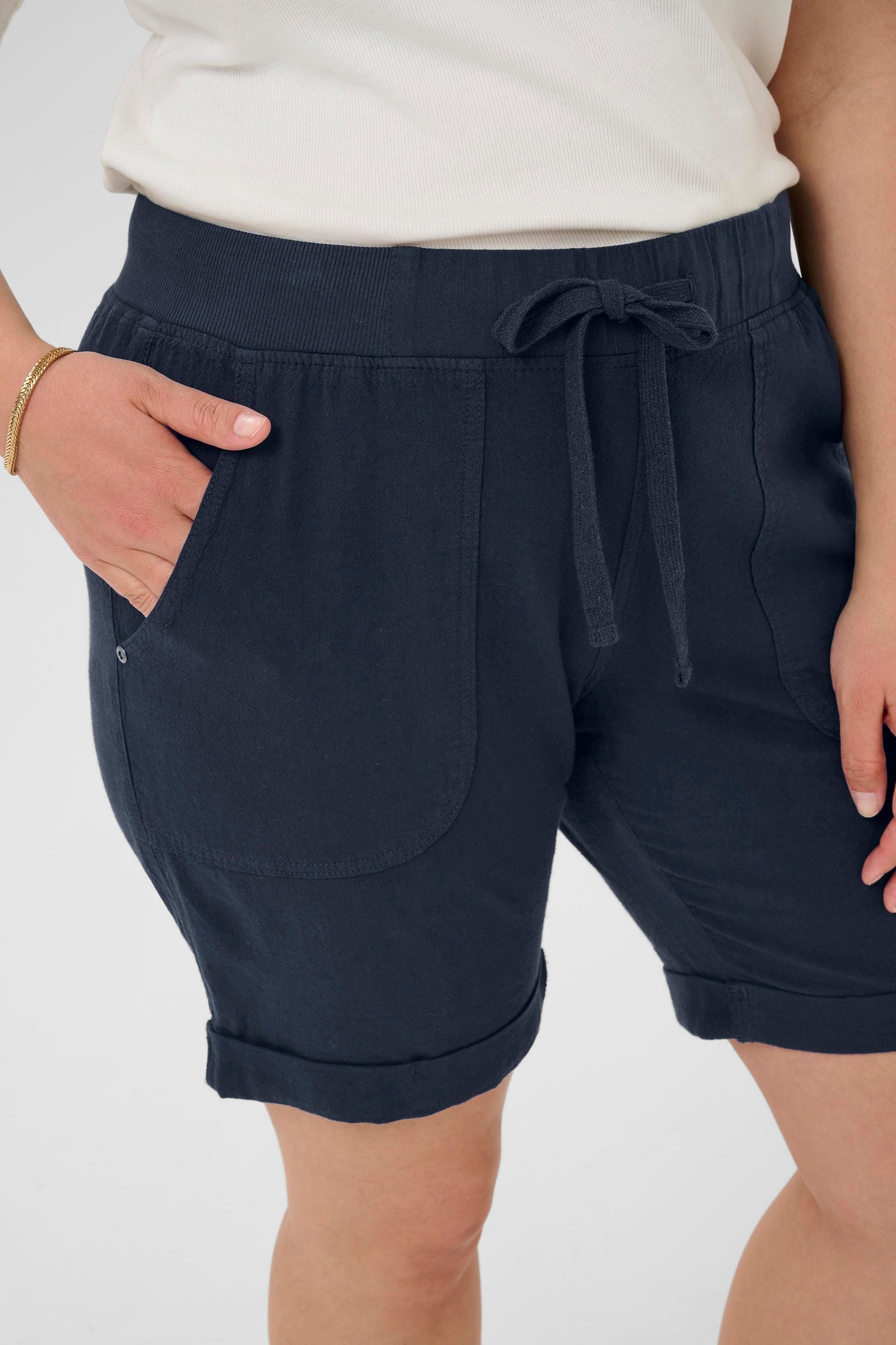 Kaffe Curve Nana Shorts in Navy