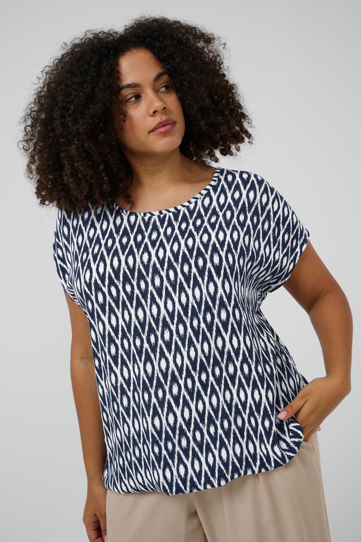 Kaffe Curve Vilana Top in Navy