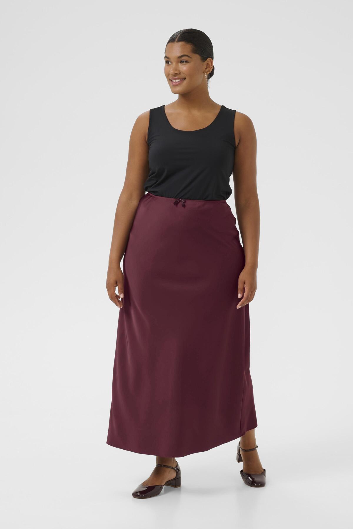 Kaffe Curve Hilla Skirt in Wine