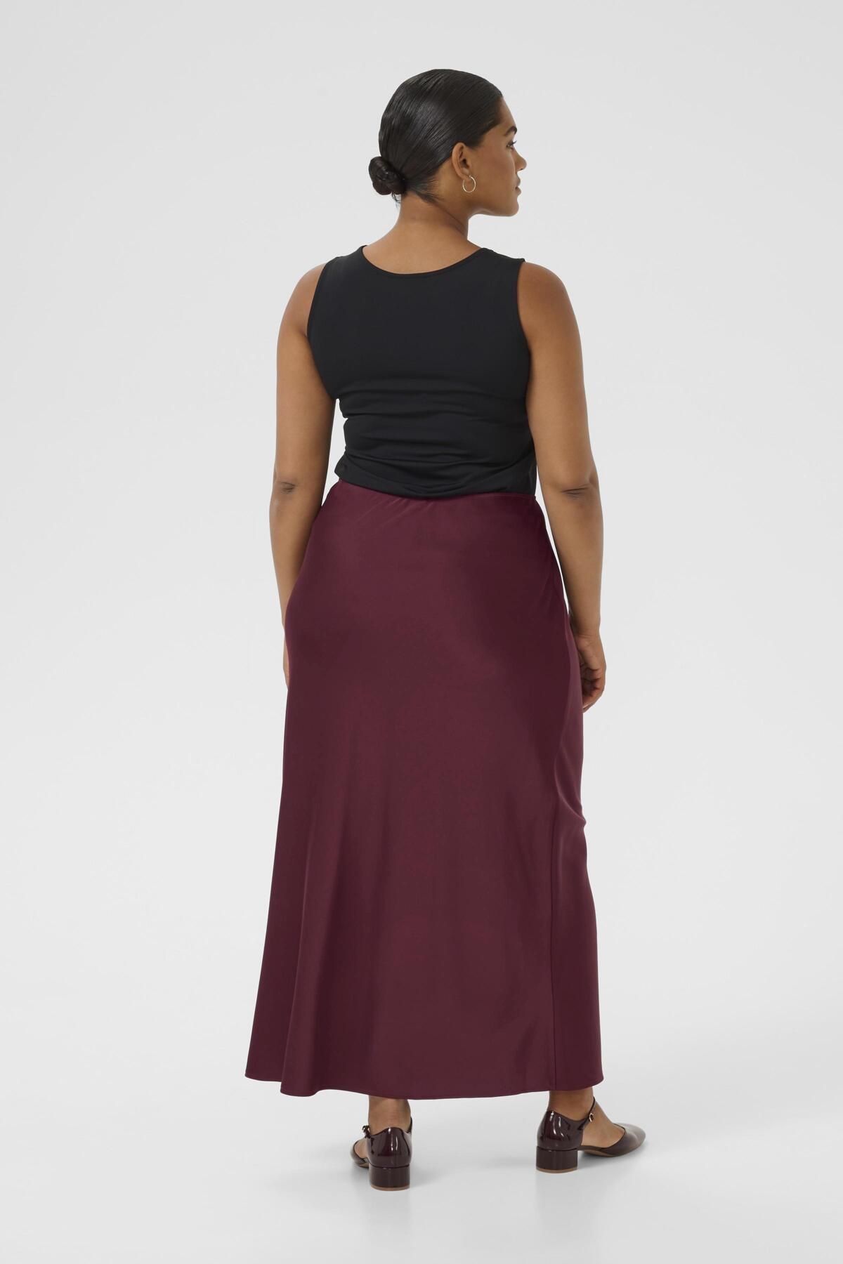Kaffe Curve Hilla Skirt in Wine
